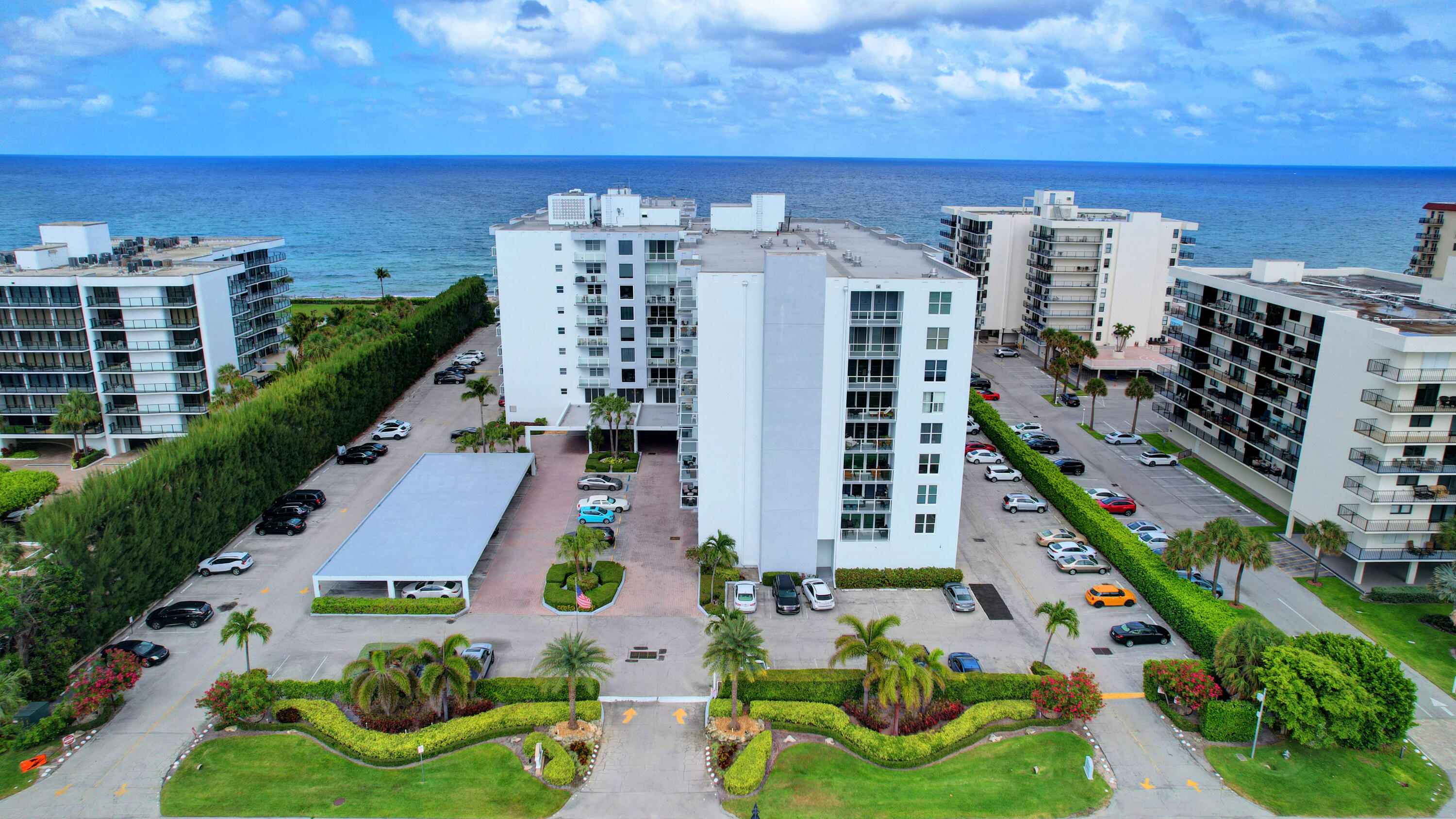 PATRICIAN OF PALM BEACH COND 35-44-43, N 275 FT OF - Residential Lease
