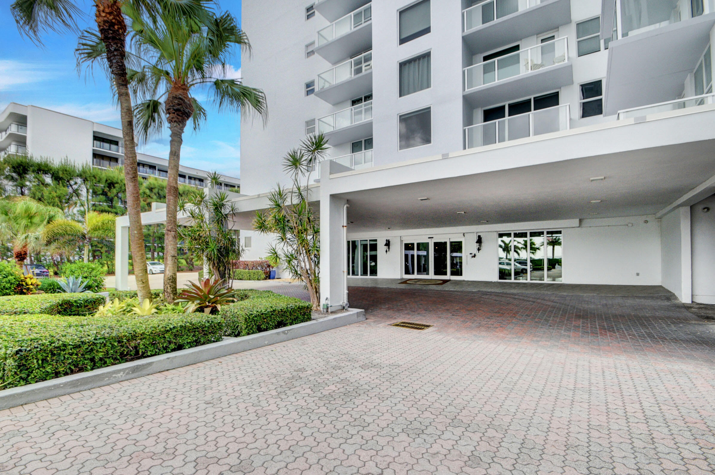 PATRICIAN OF PALM BEACH COND 35-44-43, N 275 FT OF - Residential Lease