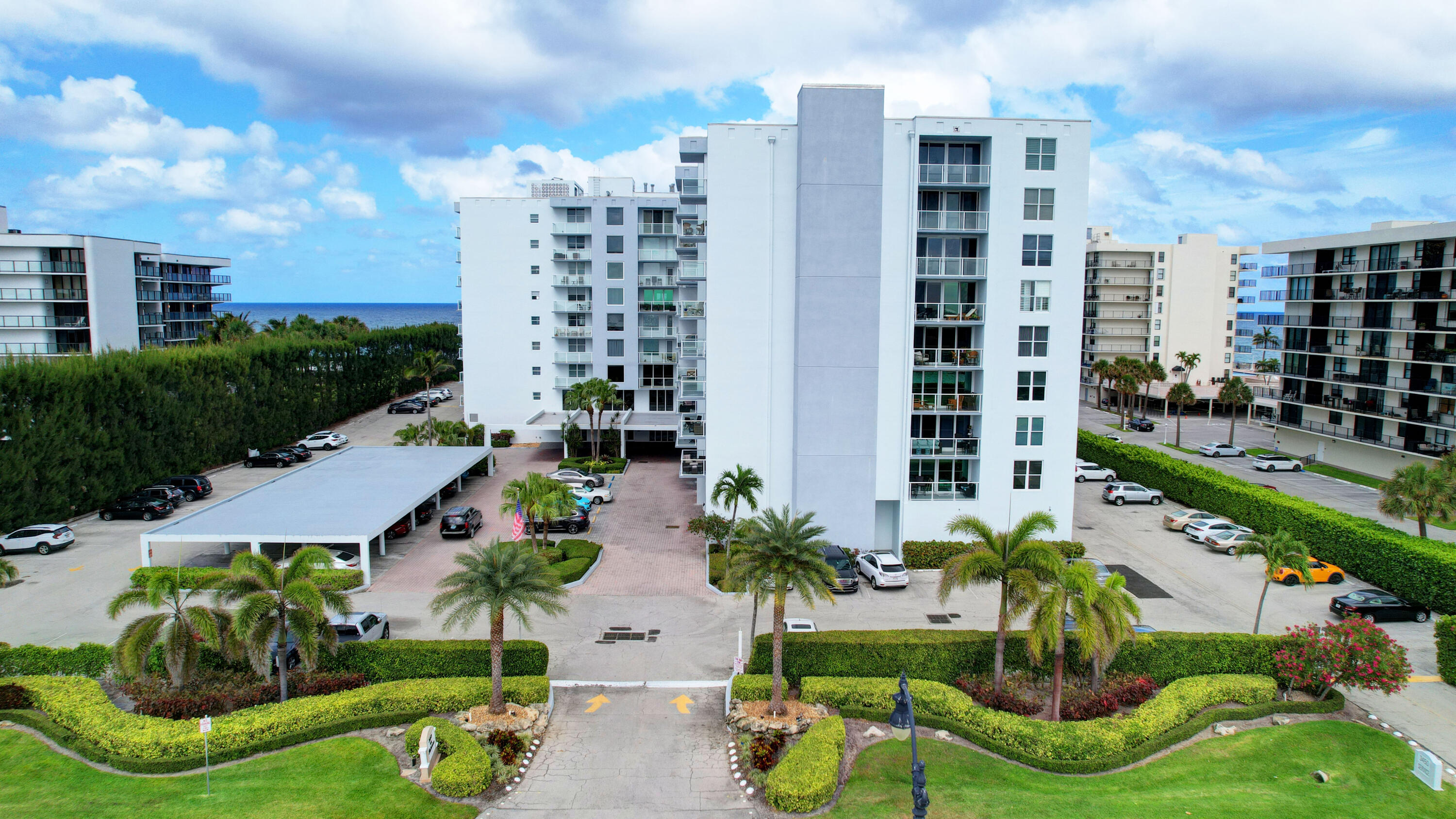 PATRICIAN OF PALM BEACH COND 35-44-43, N 275 FT OF - Residential Lease