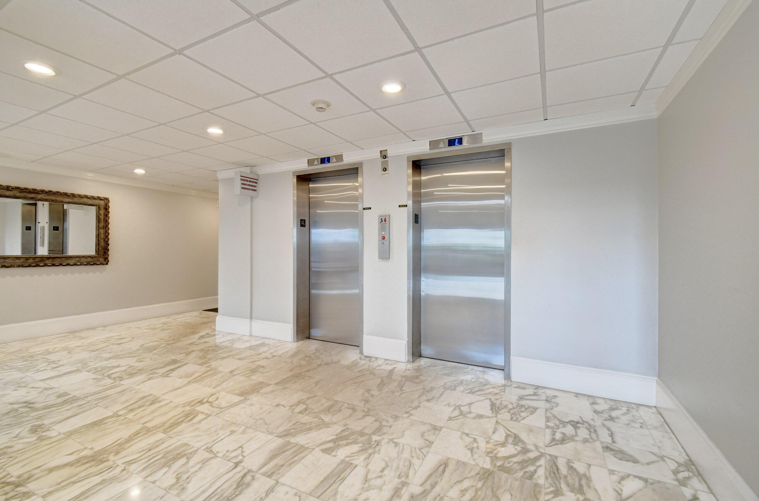 PATRICIAN OF PALM BEACH COND 35-44-43, N 275 FT OF - Residential Lease