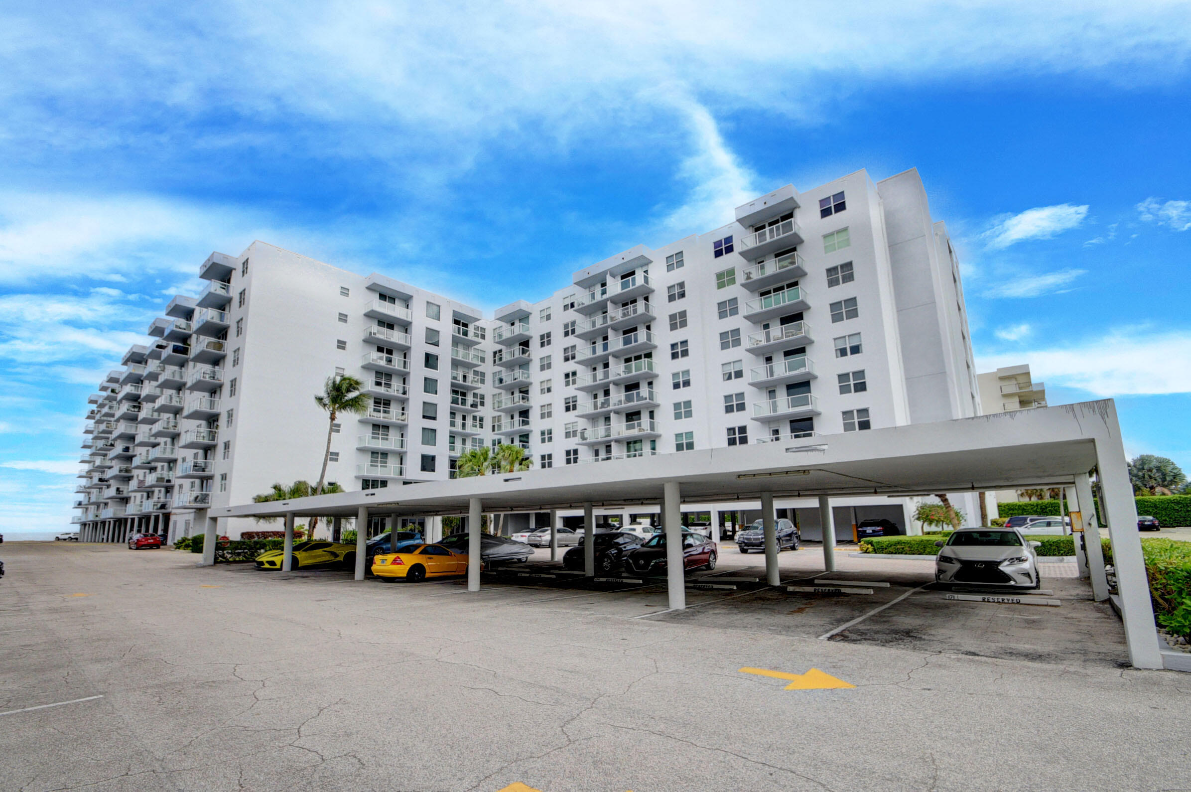 PATRICIAN OF PALM BEACH COND 35-44-43, N 275 FT OF - Residential Lease