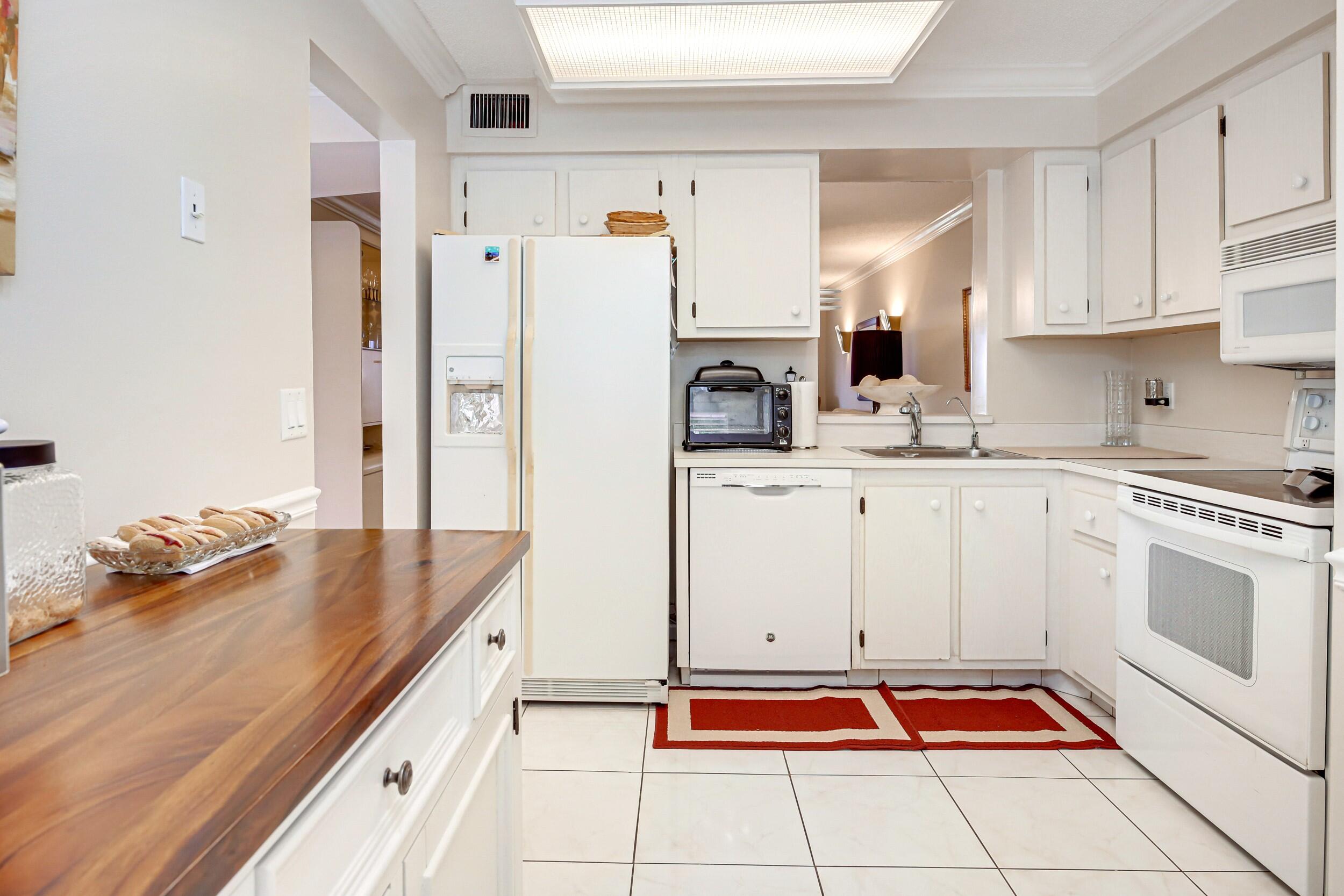 VILLAGES OF ORIOLE DEAUVILLE CONDO - Residential