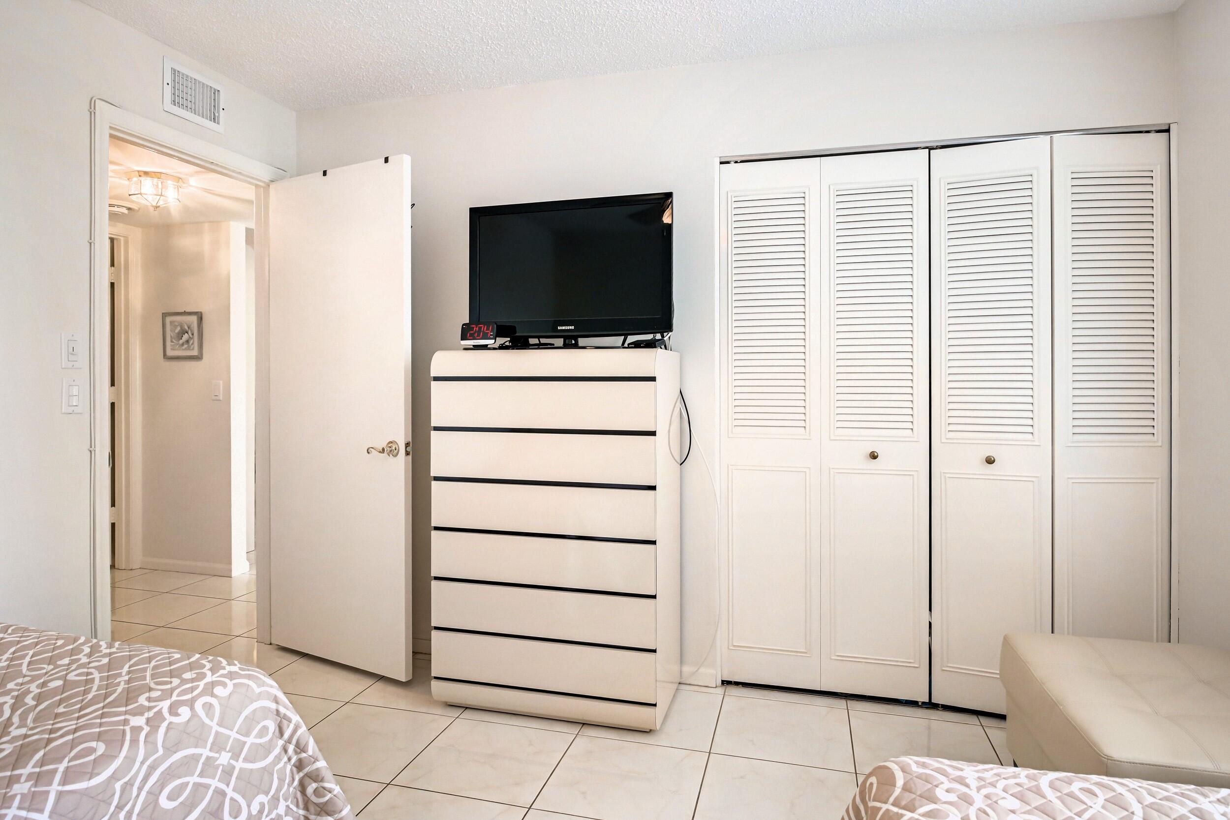 VILLAGES OF ORIOLE DEAUVILLE CONDO - Residential