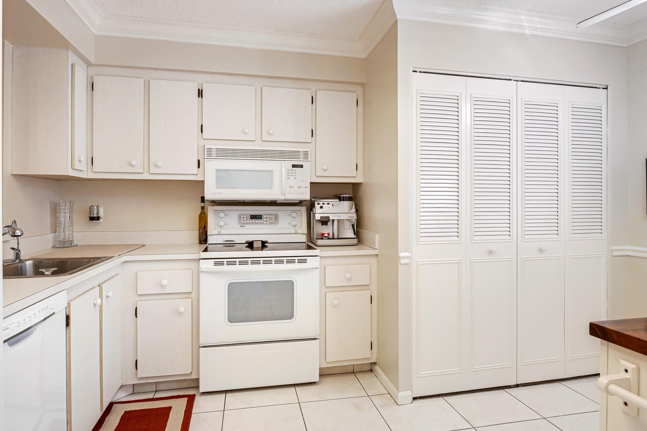 VILLAGES OF ORIOLE DEAUVILLE CONDO - Residential