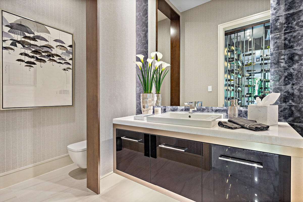 ROYAL PALM YACHT & COUNTRY CLUB - Residential