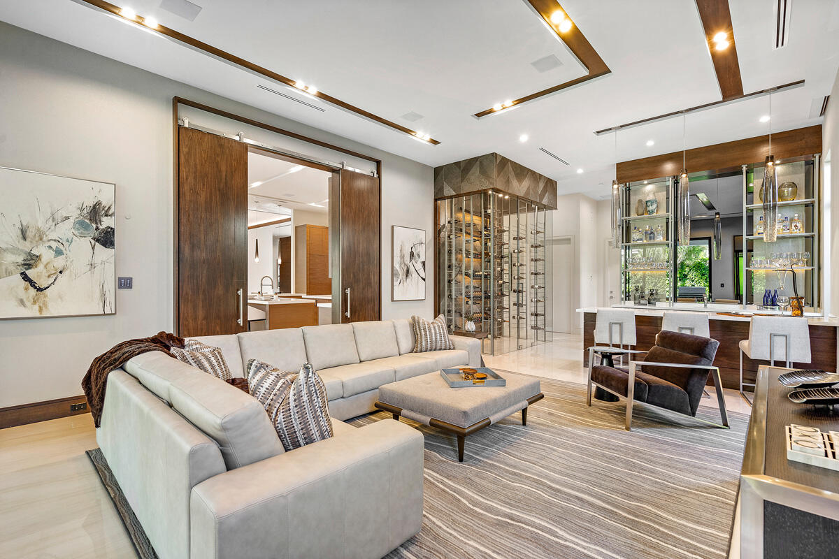 ROYAL PALM YACHT & COUNTRY CLUB - Residential