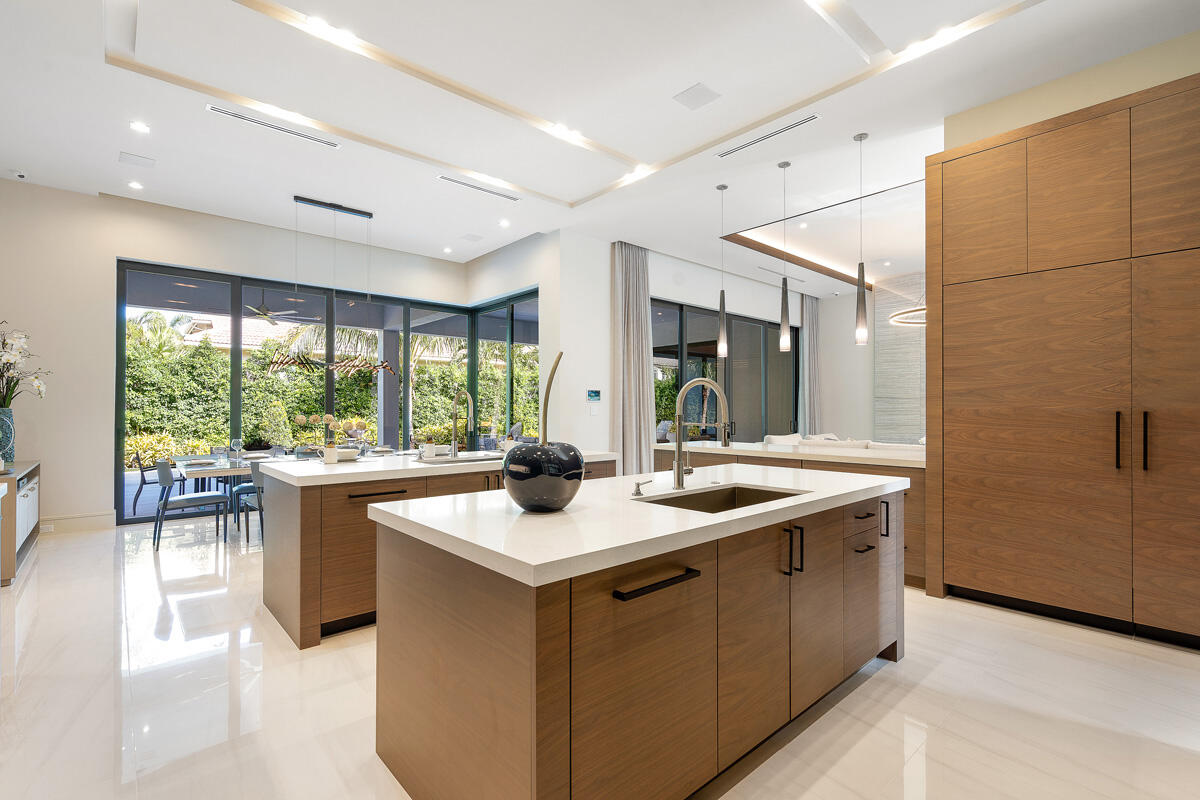 ROYAL PALM YACHT & COUNTRY CLUB - Residential