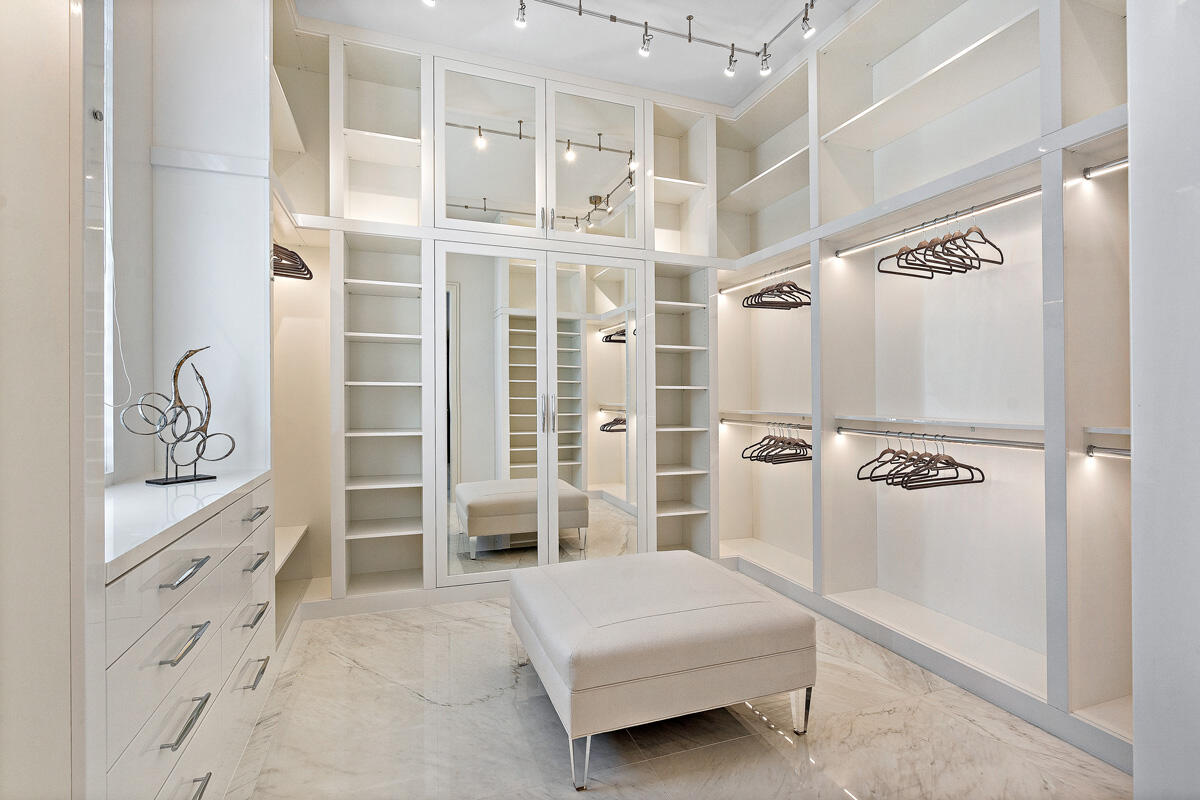 ROYAL PALM YACHT & COUNTRY CLUB - Residential