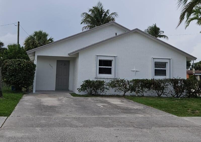 NEW ON THE MARKET, FRESHLY PAINTED AND READY FOR MOVE IN!!  3 BEDROOMS 2 BATHS SINGLE FAMILY HOUSE ON AN OVERSIZED CORNER LOT WITH FENCED YARD.  HOME IS EQUIPPED WITH APPLIANCES PLUS WASHER AND DRYER. WOOD LOOK FLOORING, SPACIOUS KITCHEN WITH LOTS OF STORAGE SPACE. LANDLORD WILL ACCEPT SMALL PETS UNDER 20 LBS