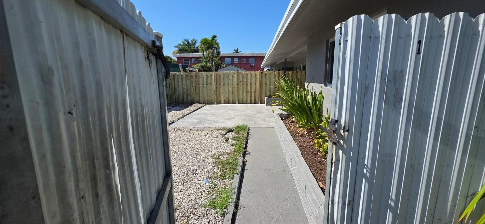 NORTH HOLLYWOOD - Residential Lease