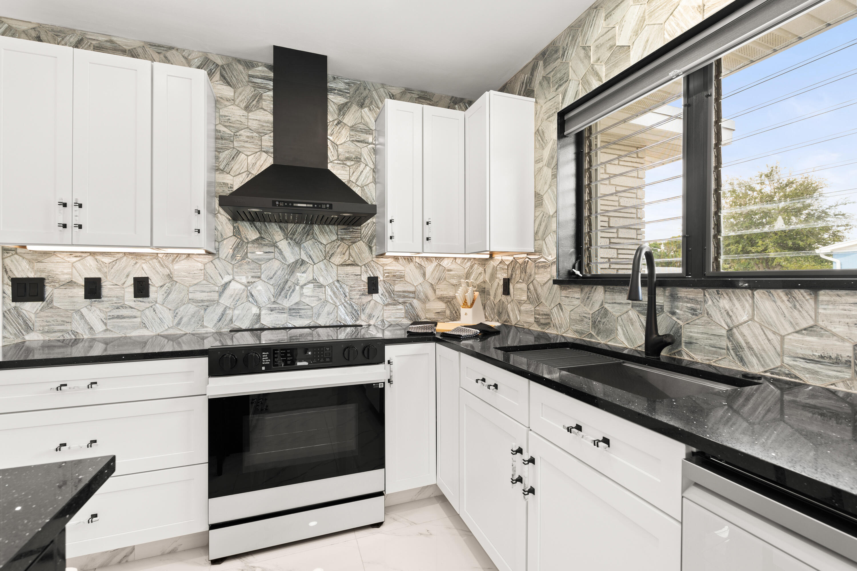 NORTH LAKE WORTH - Residential