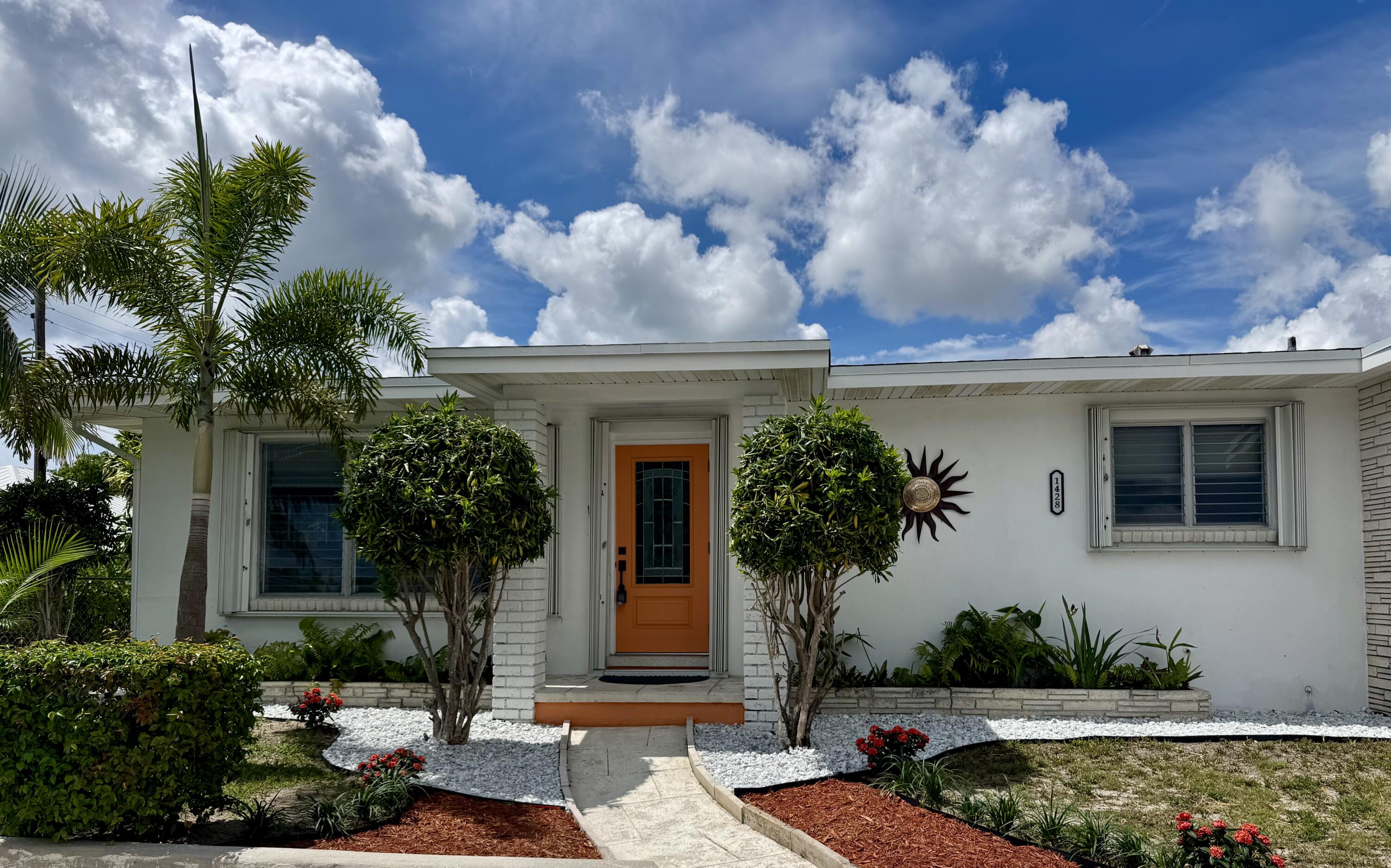 NORTH LAKE WORTH - Residential
