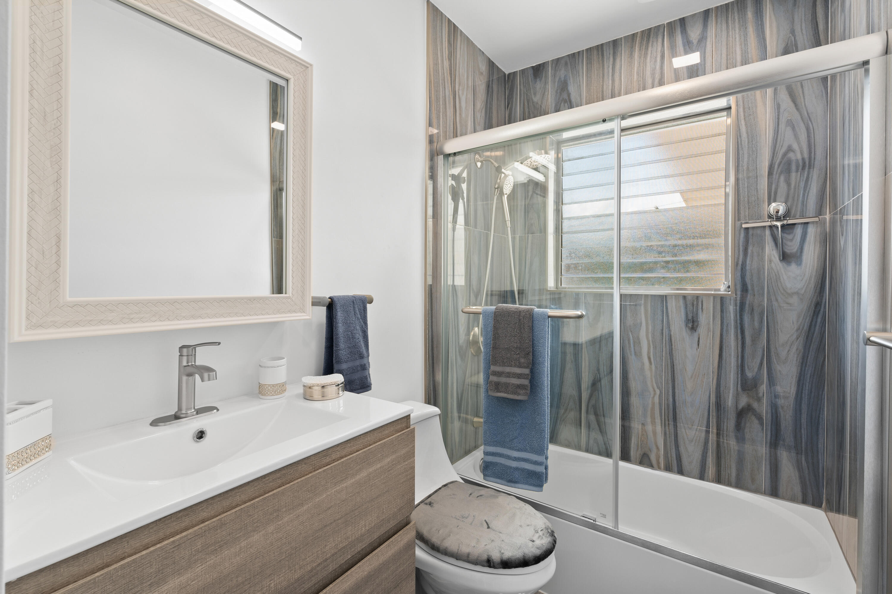 NORTH LAKE WORTH - Residential