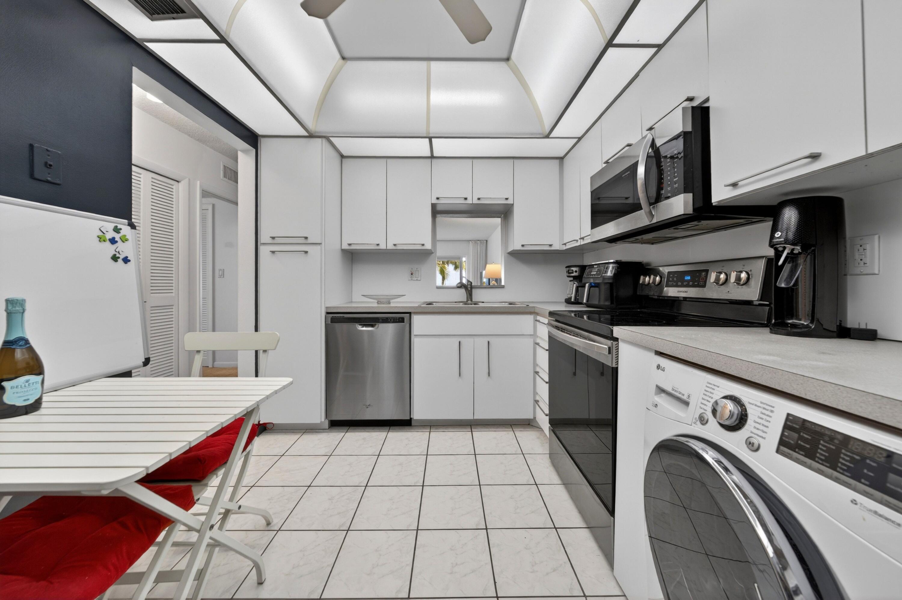 STARLIGHT TOWERS CONDO - Residential
