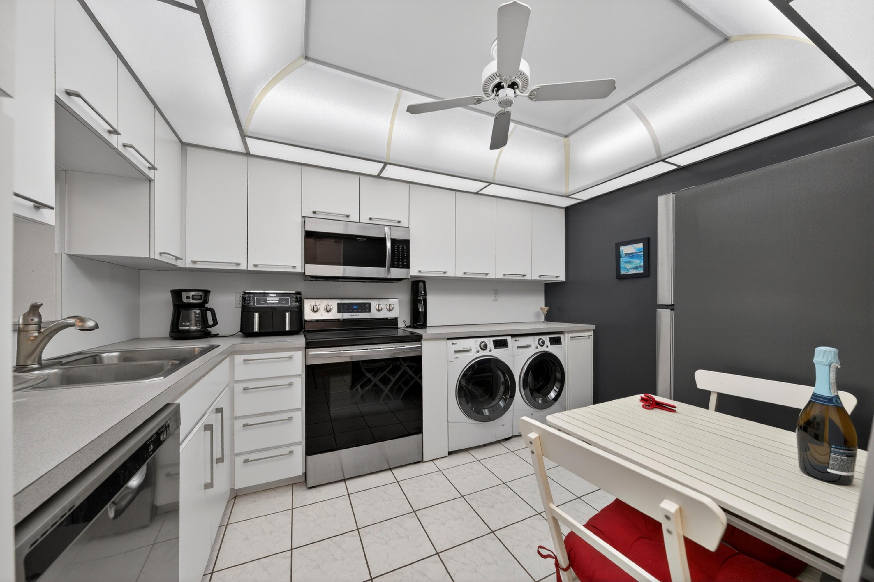 STARLIGHT TOWERS CONDO - Residential