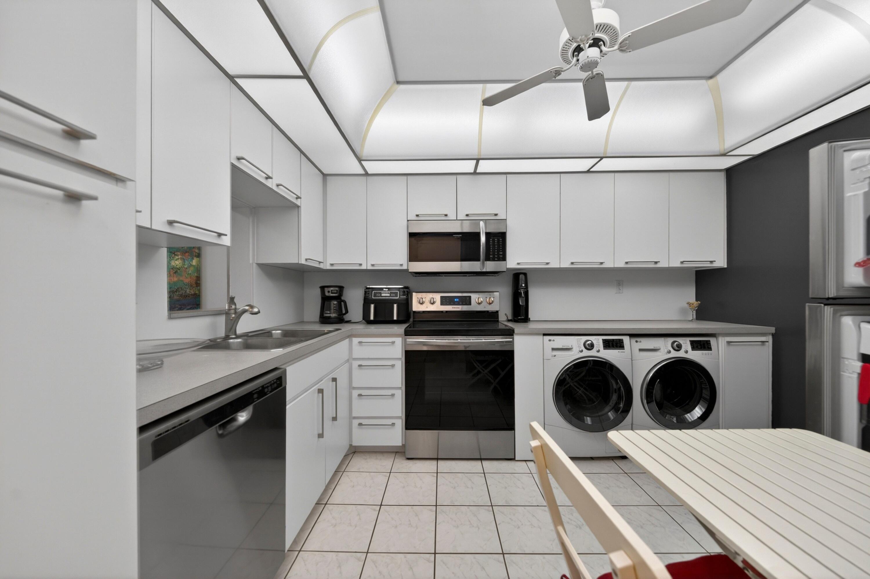 STARLIGHT TOWERS CONDO - Residential