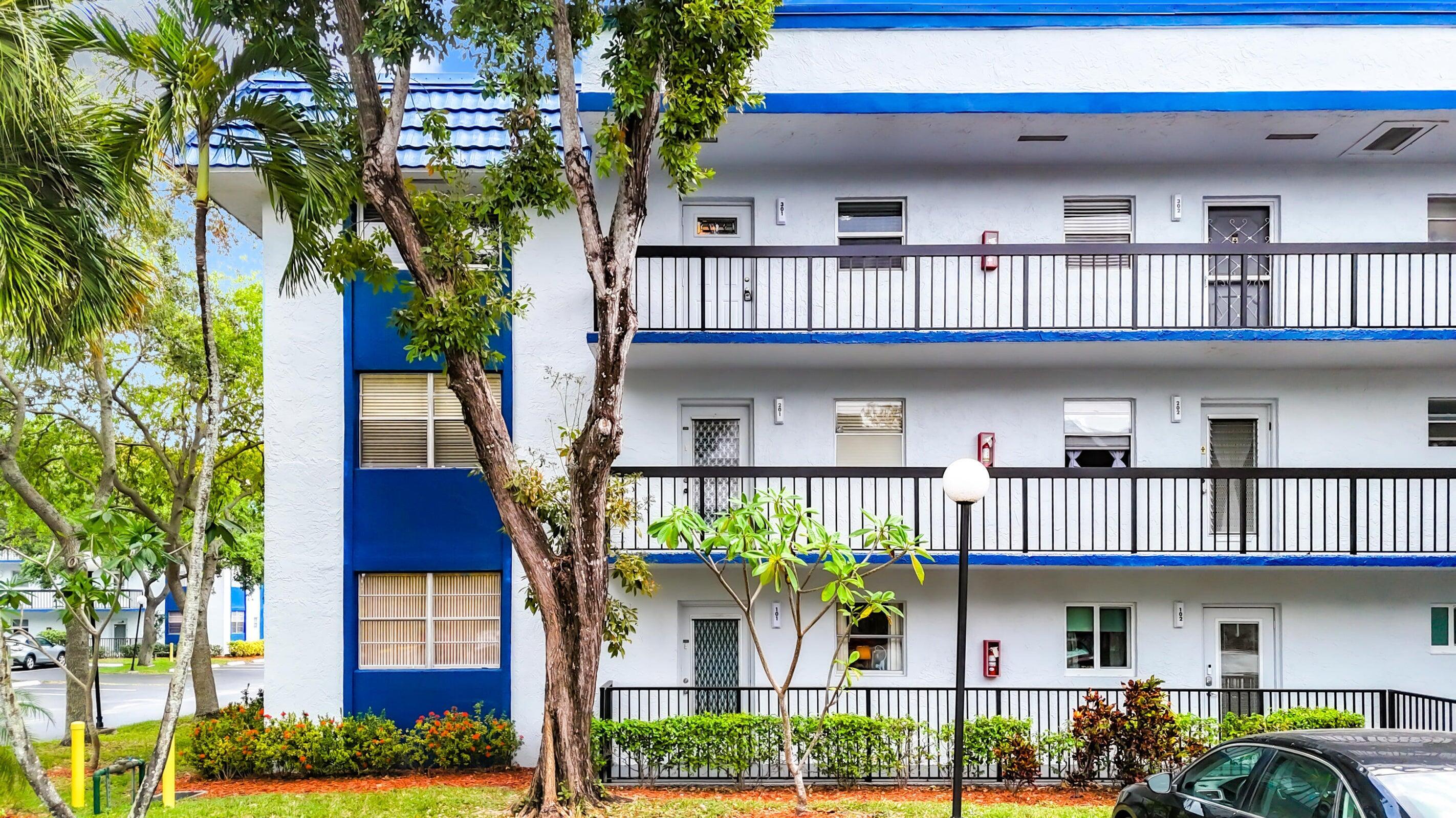 WOW!! THIRD FLOOR UNIT IN THE RESORT STYLE COMMUNITY OF HOLIDAY SPRINGS! ENJOY THE LARGE RESORT STYLE POOL AND POOL DECK WITH TIKI HUTS, MUSIC AND OTHER GREAT AMENETIES INCLUDING GYM, TENNIS, PICKLEBALL, MANY ACTIVITIES AND LARGE AUDITORIUM. THE UNIT IS ONE OF THE CLEANEST YOU WILL WALK INTO. THE LARGE SCREENED IN BALCONY PROVIDES A GREAT SPOT FOR MORNING COFFE OR AFTERNOON BEVERAGES.THE ASSOCIATION REPRESENTS ITSELF AS AN HOPA COMMUNITY (55+) NEW CARPET AND READY TO MOVE IN AND SELLER WILL CLOSE FAST , reduced for quick sale
