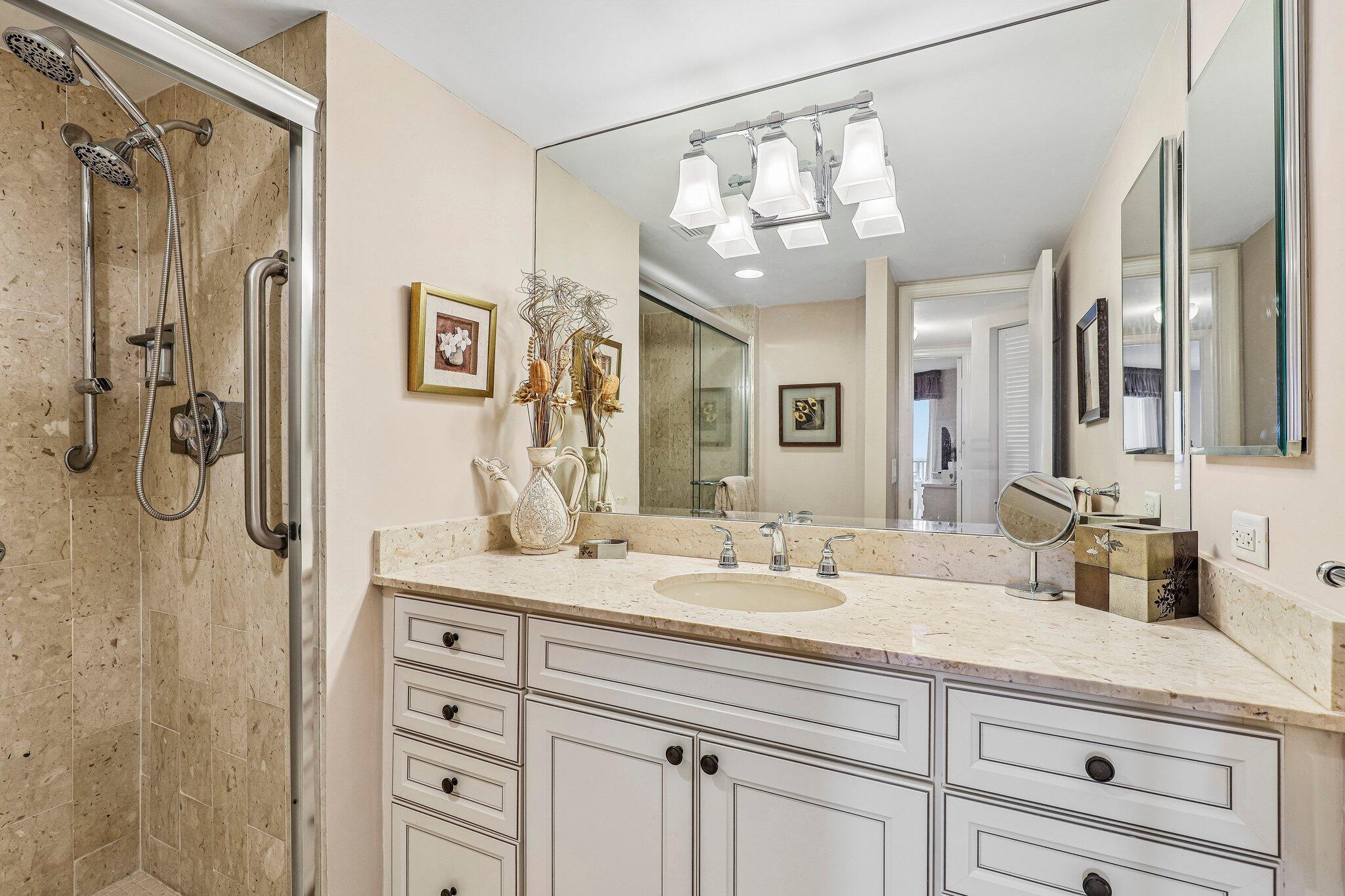CLARIDGE CONDO - Residential