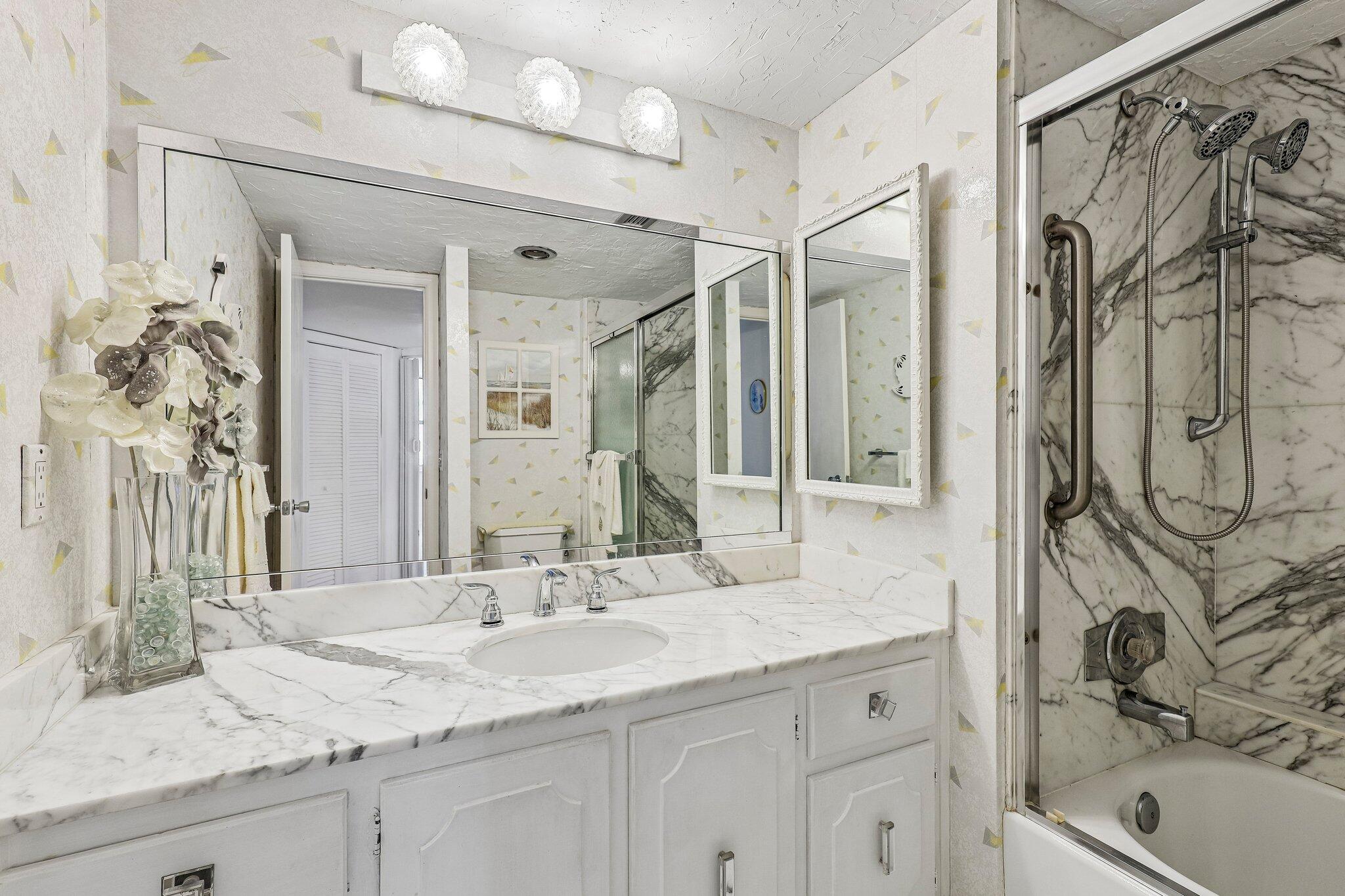 CLARIDGE CONDO - Residential