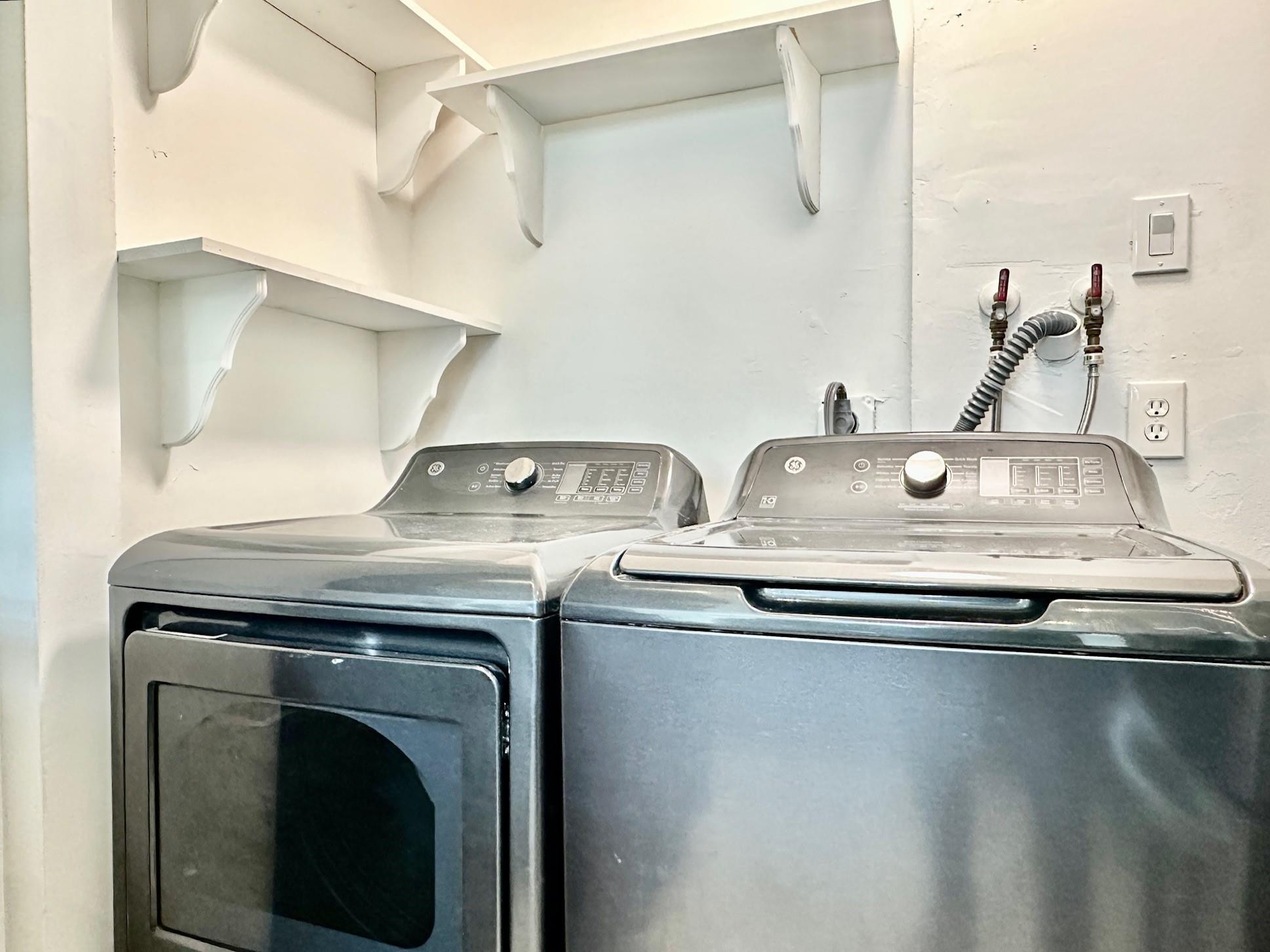 RAMBLEWOOD PLACE CONDO - Residential