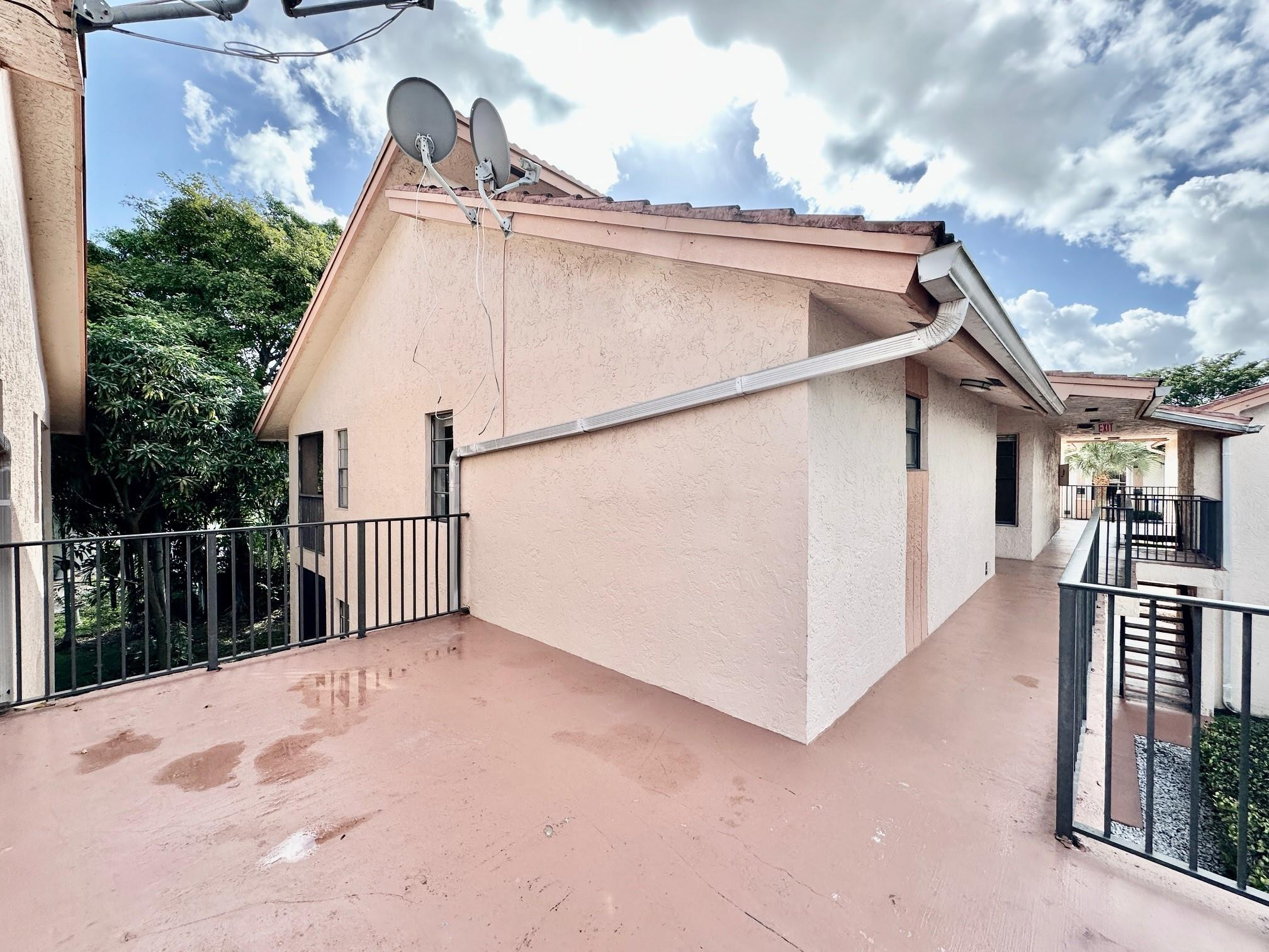 RAMBLEWOOD PLACE CONDO - Residential