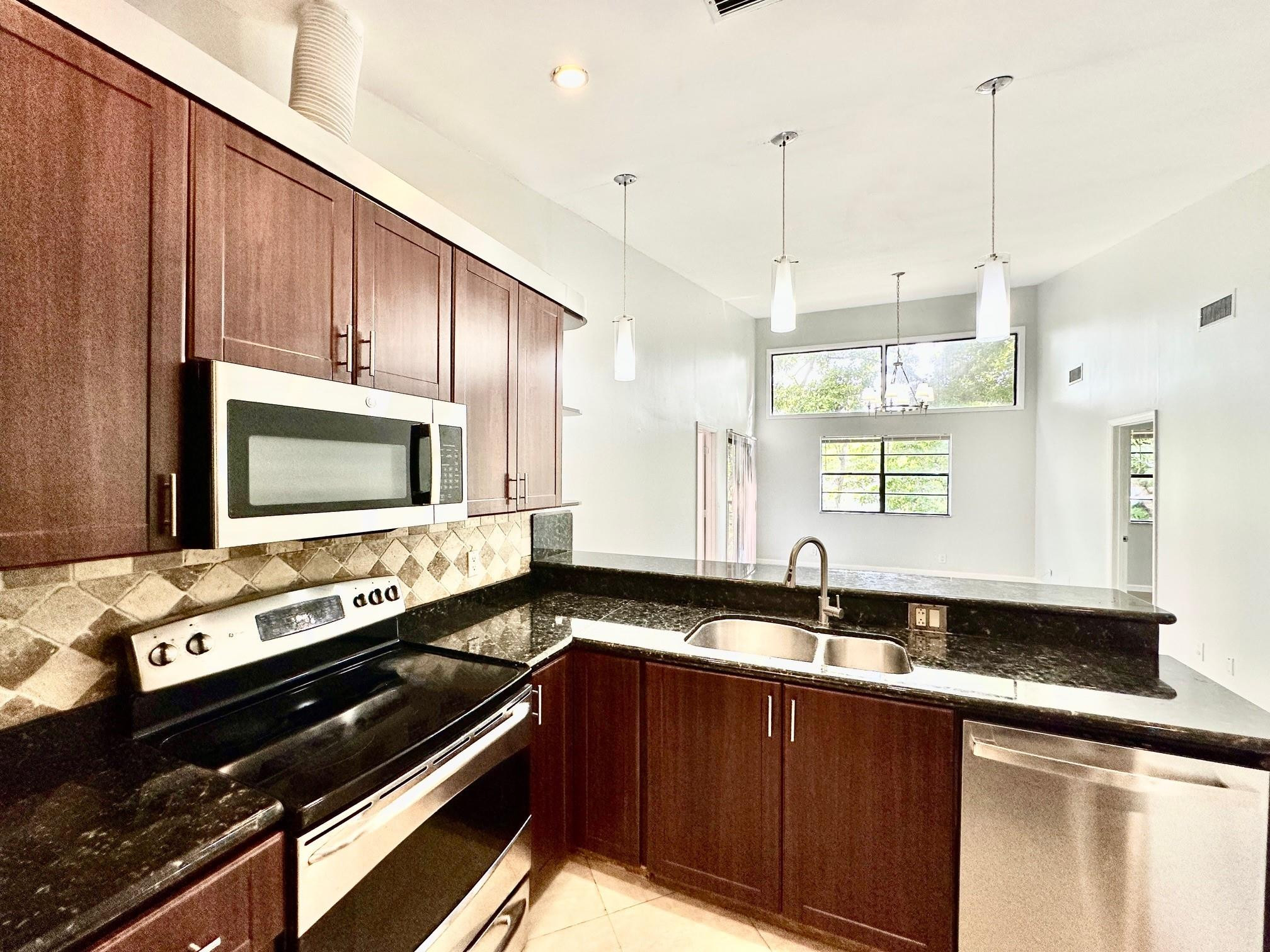 RAMBLEWOOD PLACE CONDO - Residential