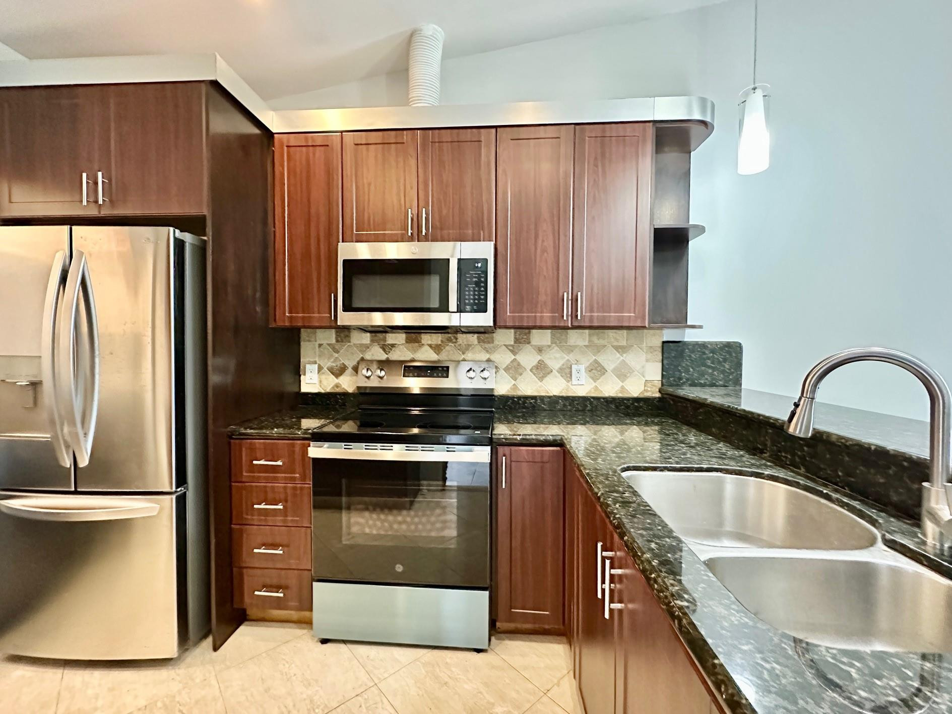 RAMBLEWOOD PLACE CONDO - Residential