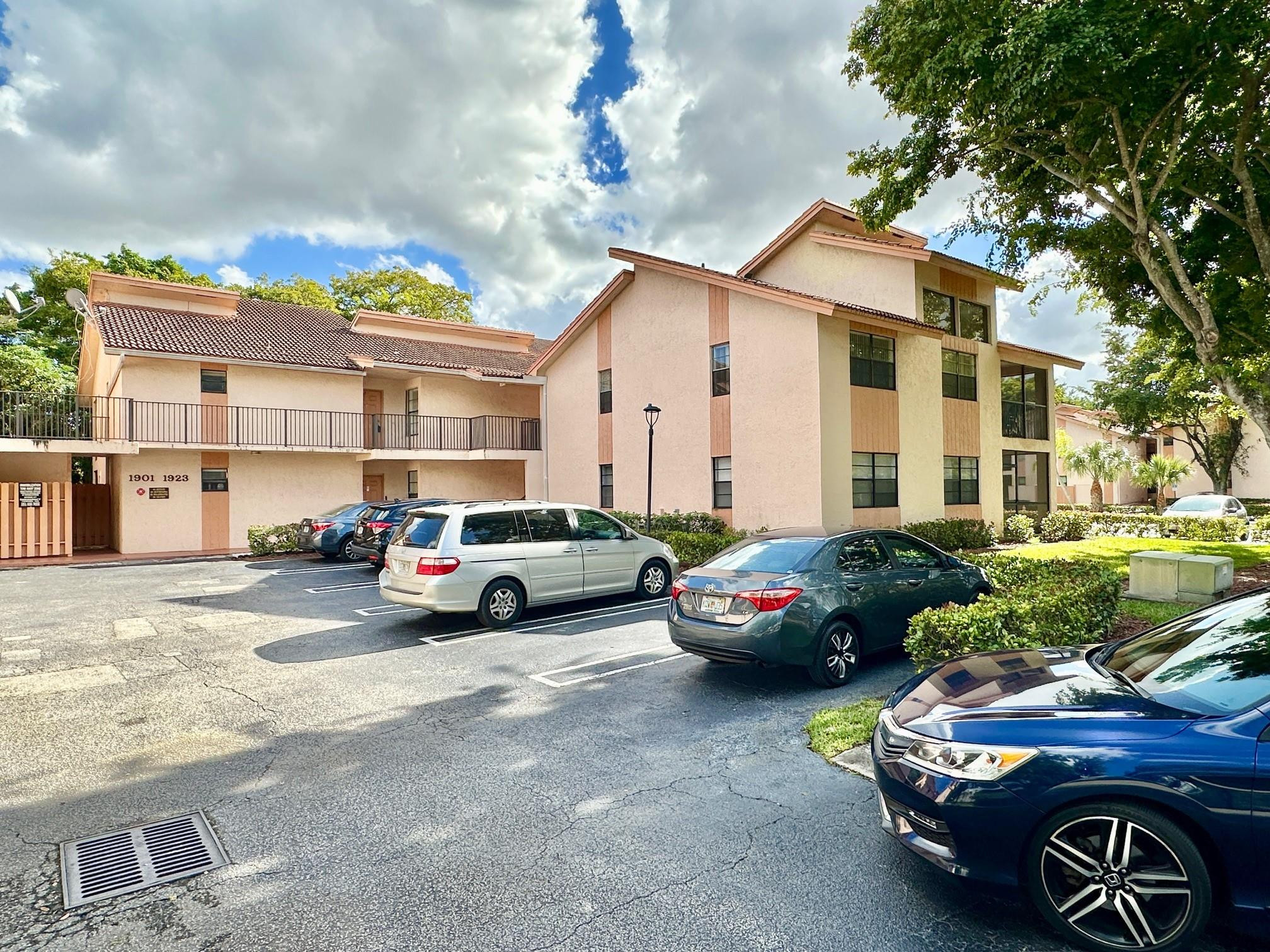 RAMBLEWOOD PLACE CONDO - Residential