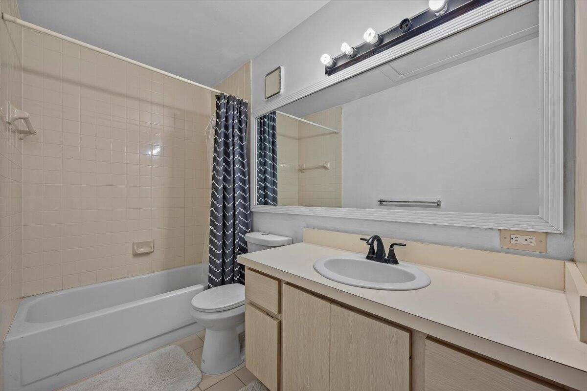 STAMFORD AT THE VILLAGES OF PALM BEACH L - Residential Lease
