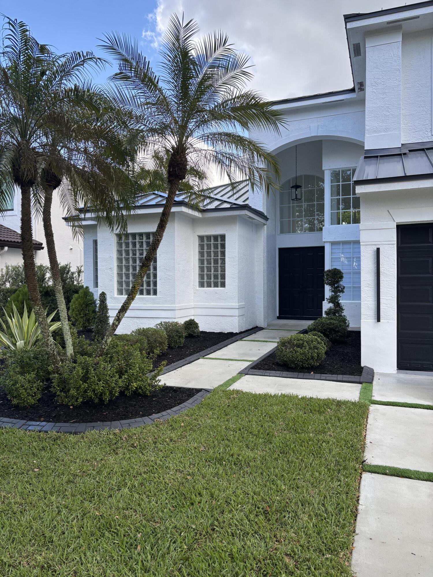 SUNSET LAKES PLAT THREE - Residential