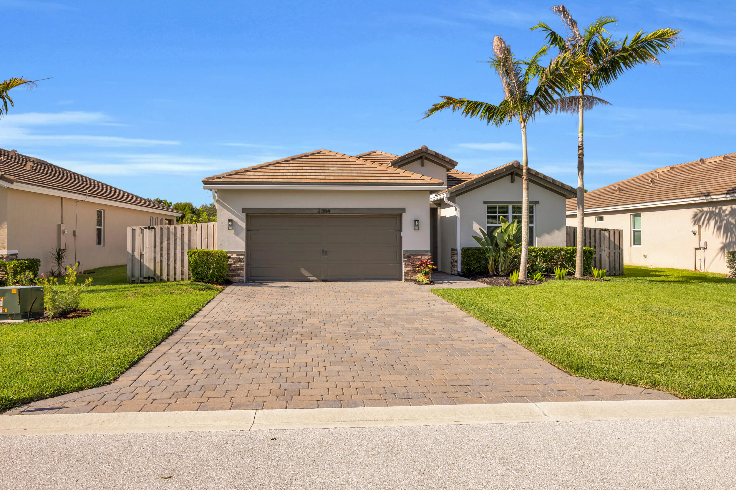 BERRY GROVE - Residential