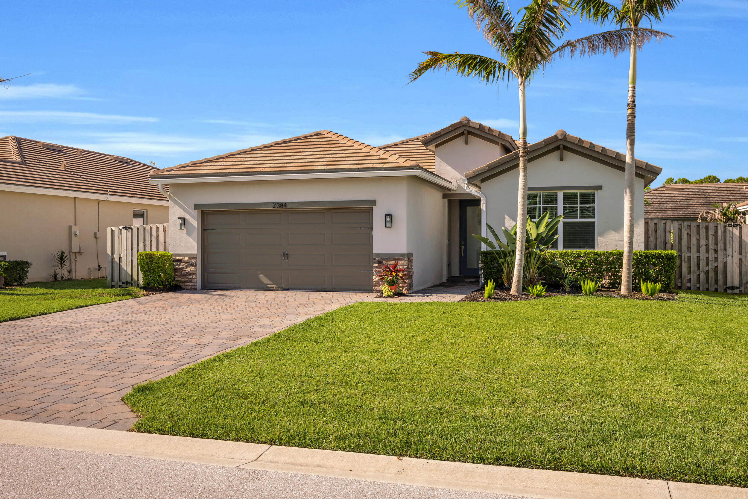 BERRY GROVE - Residential