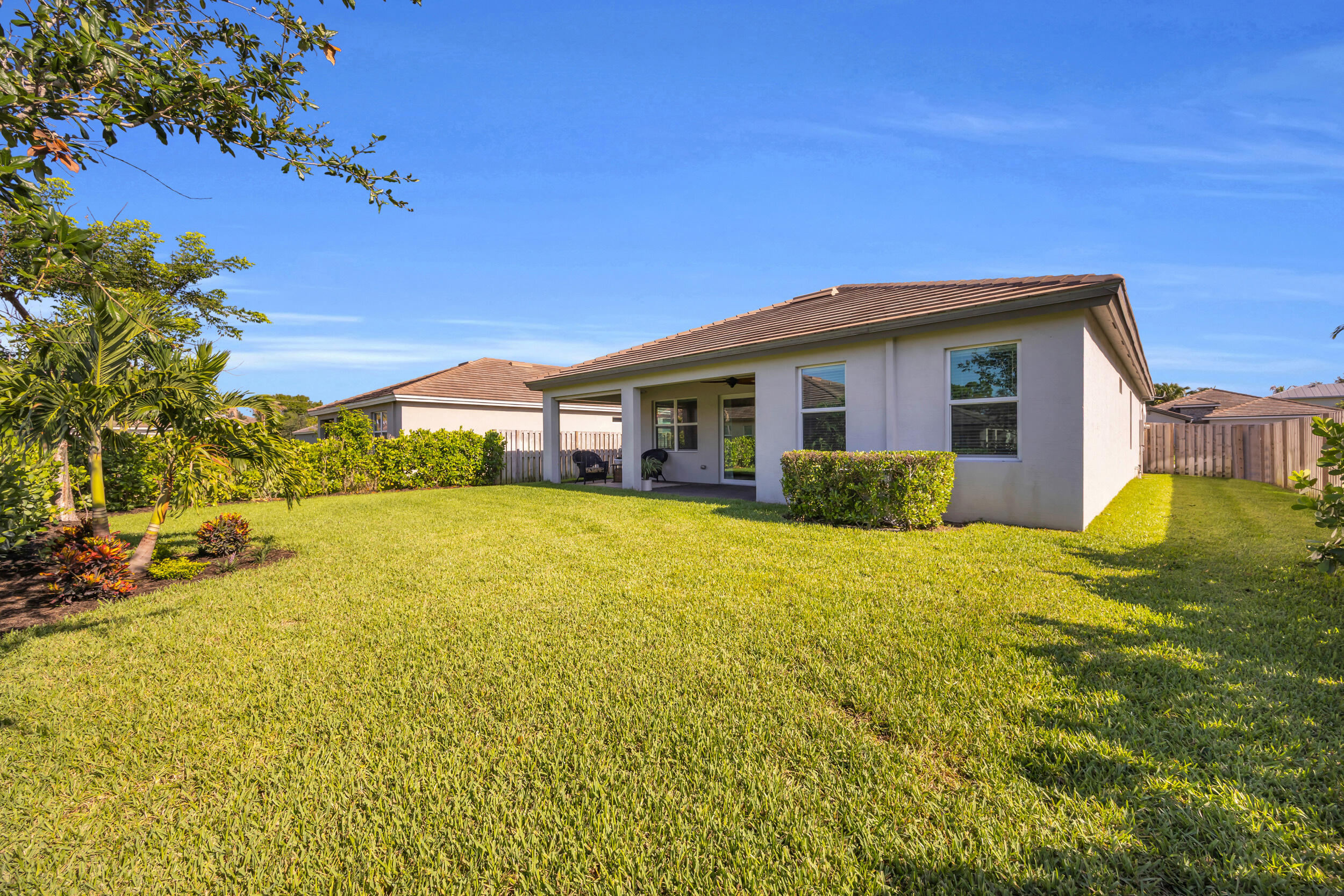 BERRY GROVE - Residential
