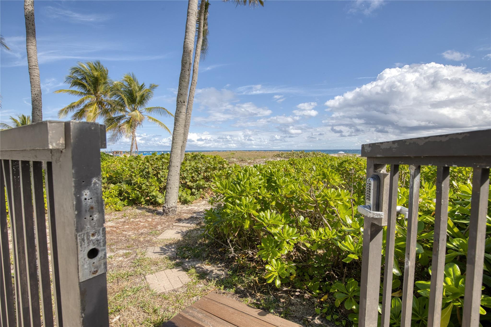 OCEAN TOWNHOUSES CONDO - Residential