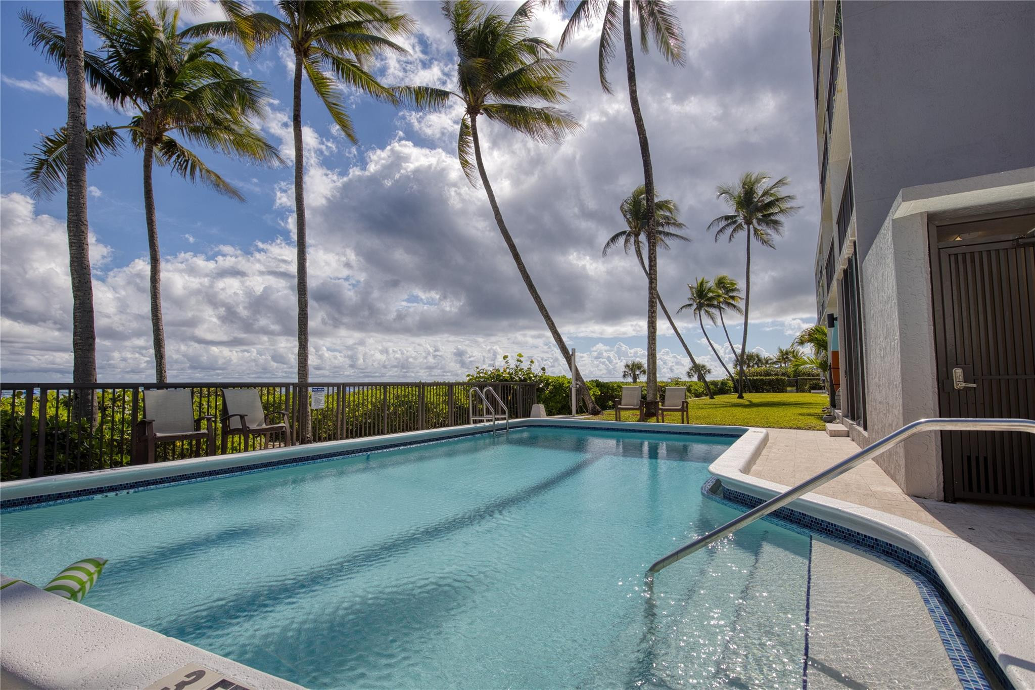 OCEAN TOWNHOUSES CONDO - Residential