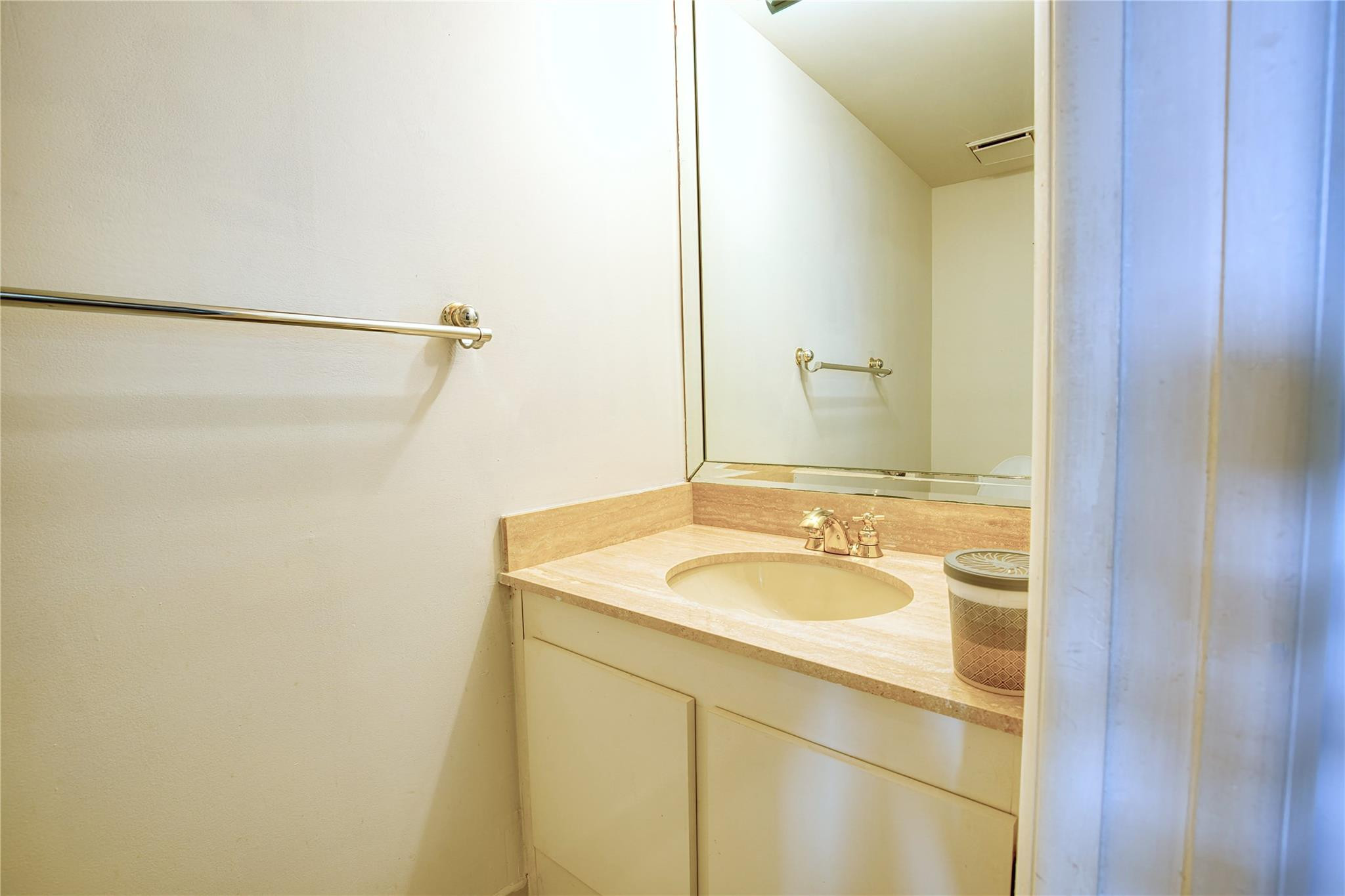 OCEAN TOWNHOUSES CONDO - Residential
