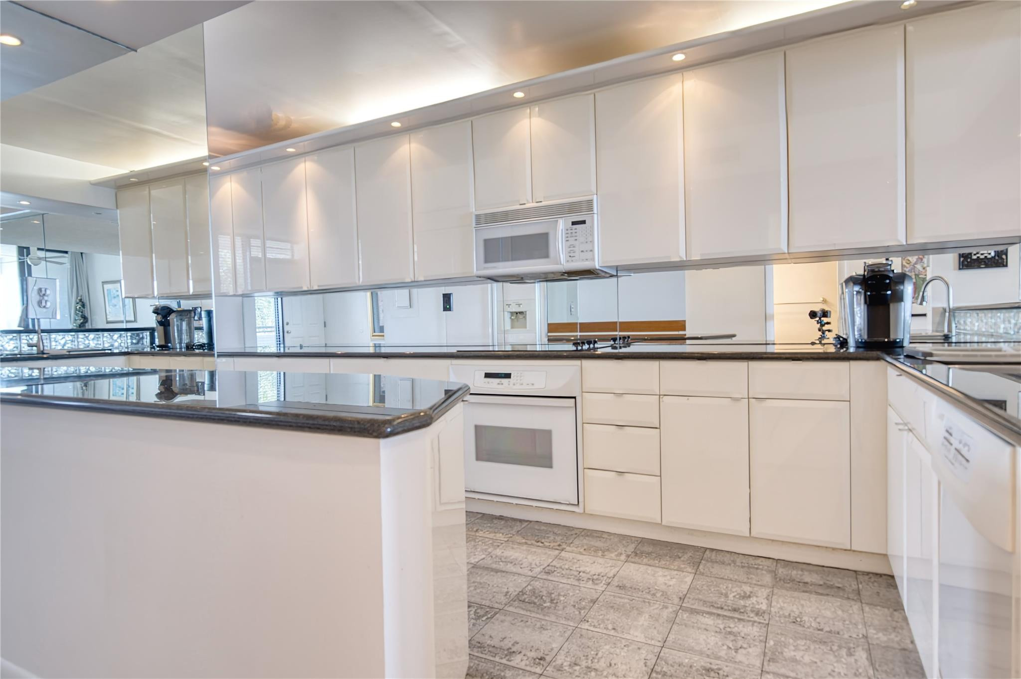OCEAN TOWNHOUSES CONDO - Residential