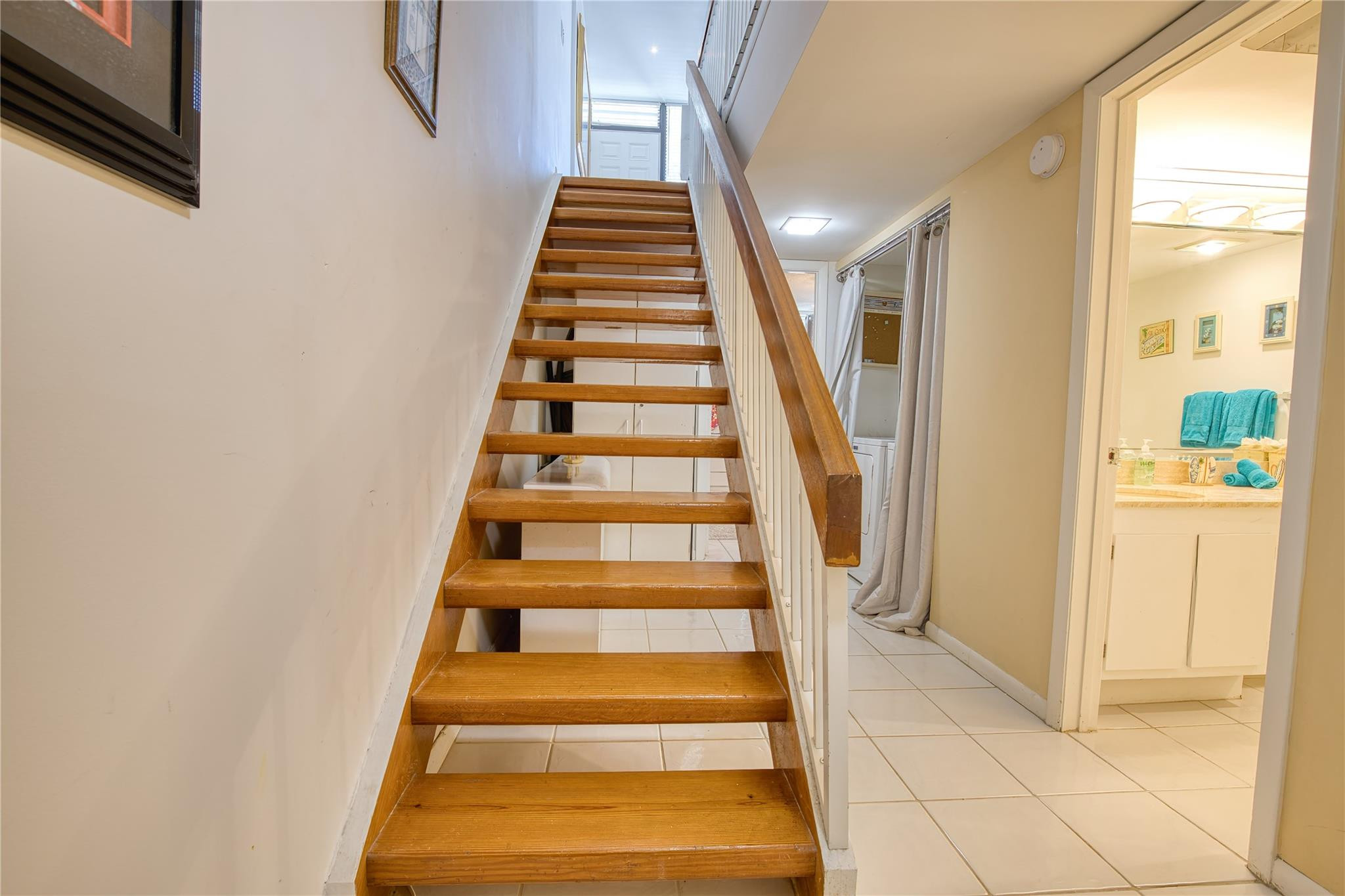 OCEAN TOWNHOUSES CONDO - Residential