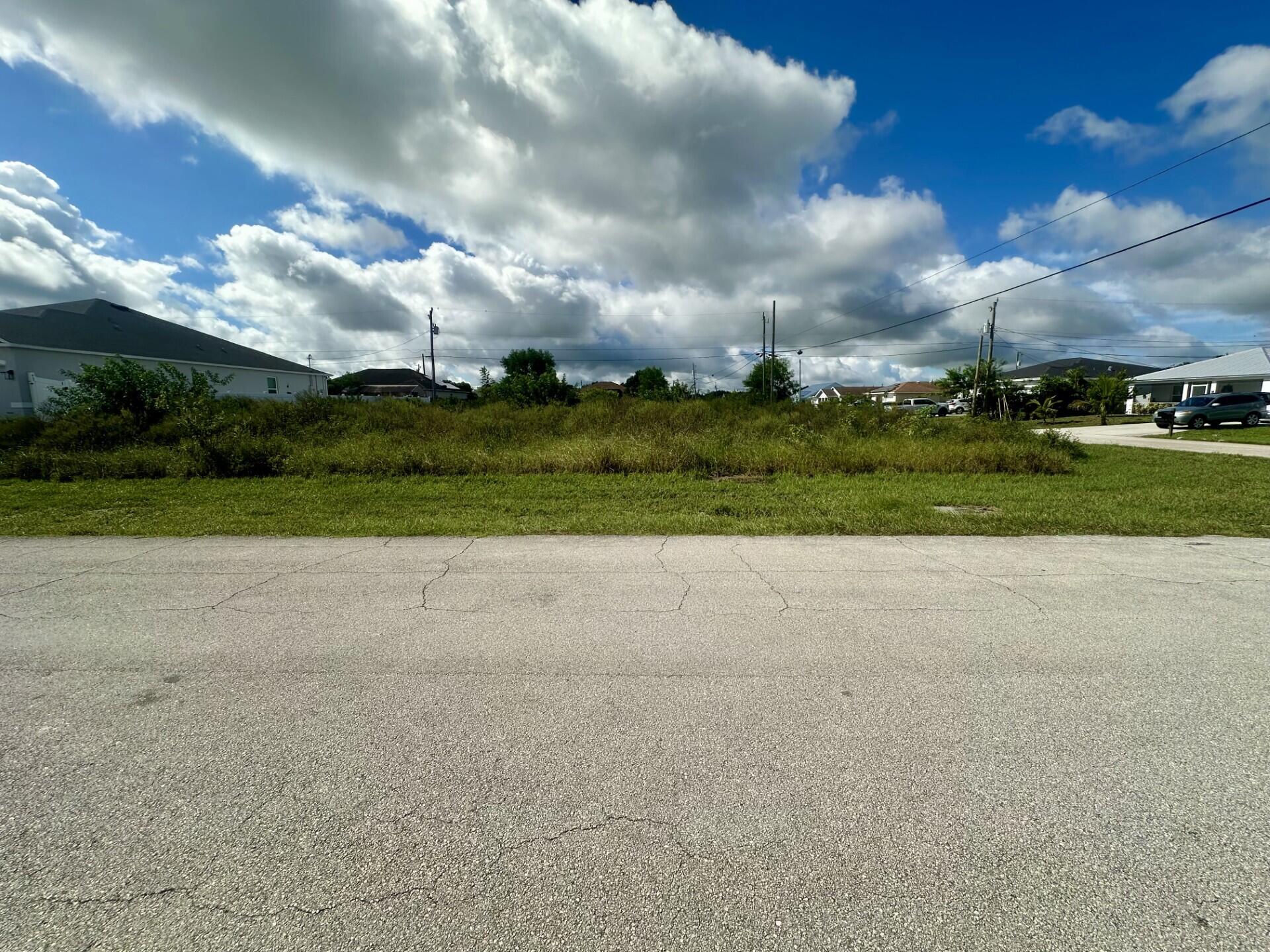PORT ST LUCIE SECTION 33 - Land