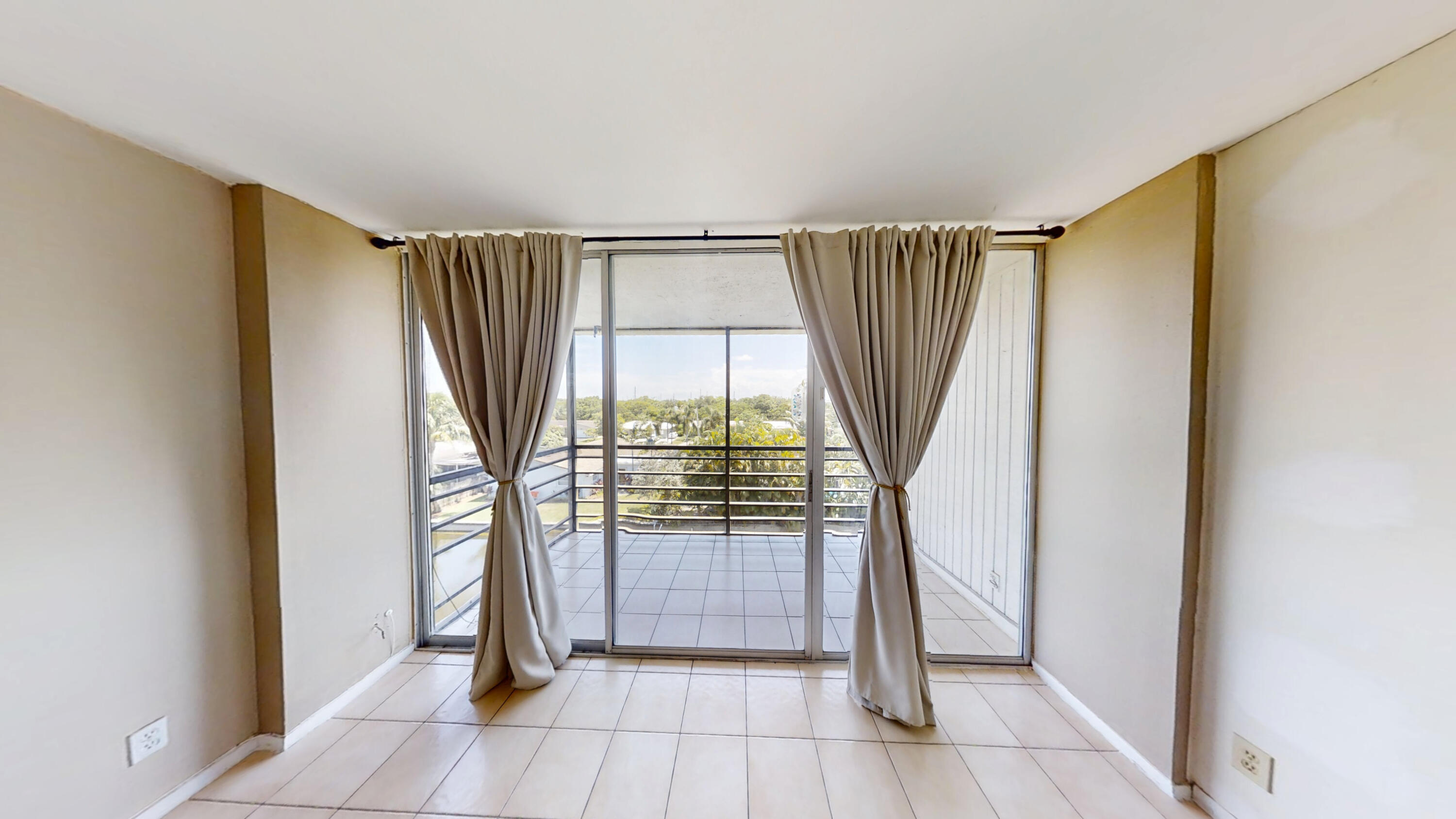 ROYAL PARK CONDO - Residential