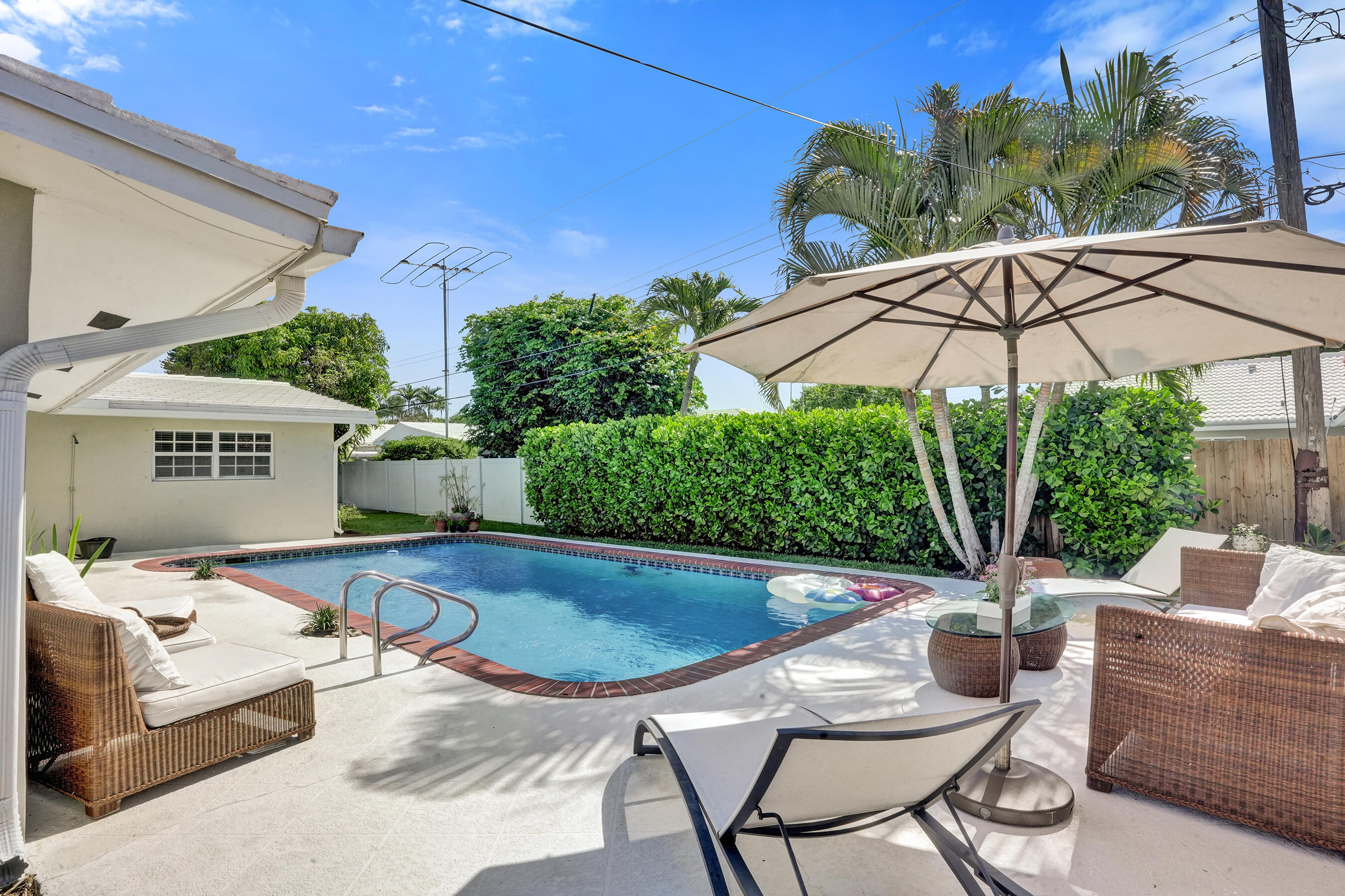 CORAL RIDGE COUNTRY CLUB - Residential