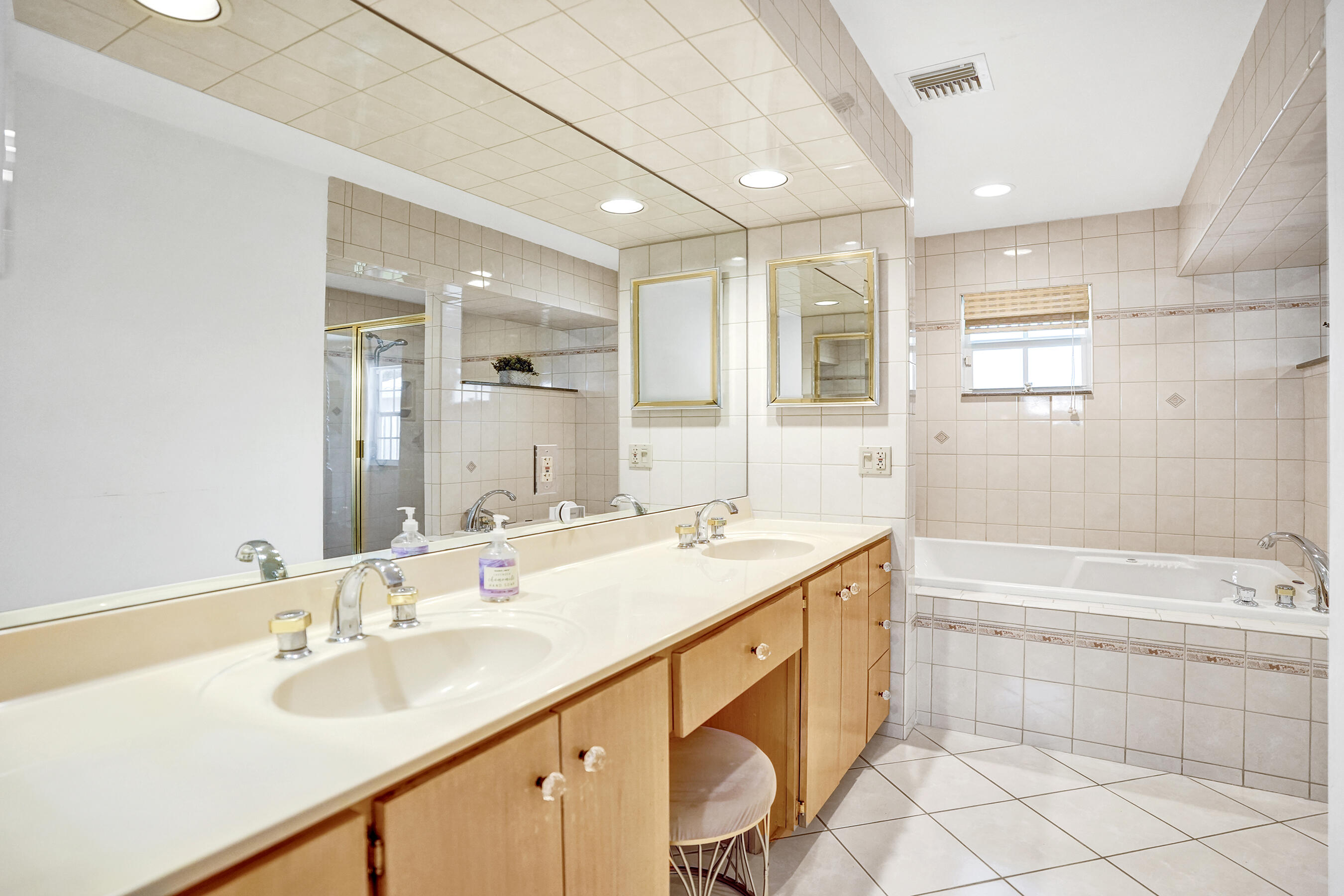 CORAL RIDGE COUNTRY CLUB - Residential