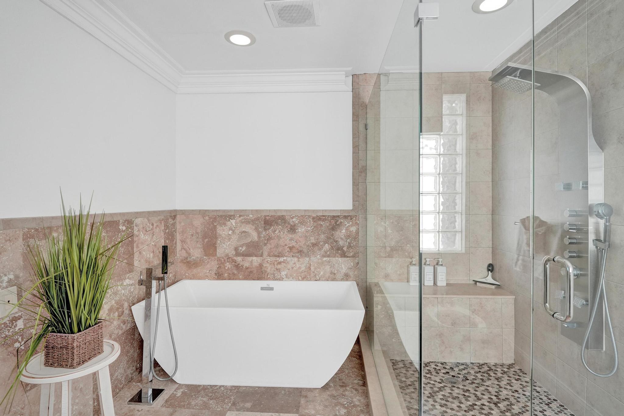 LAS OLAS BY THE SEA EXT - Residential