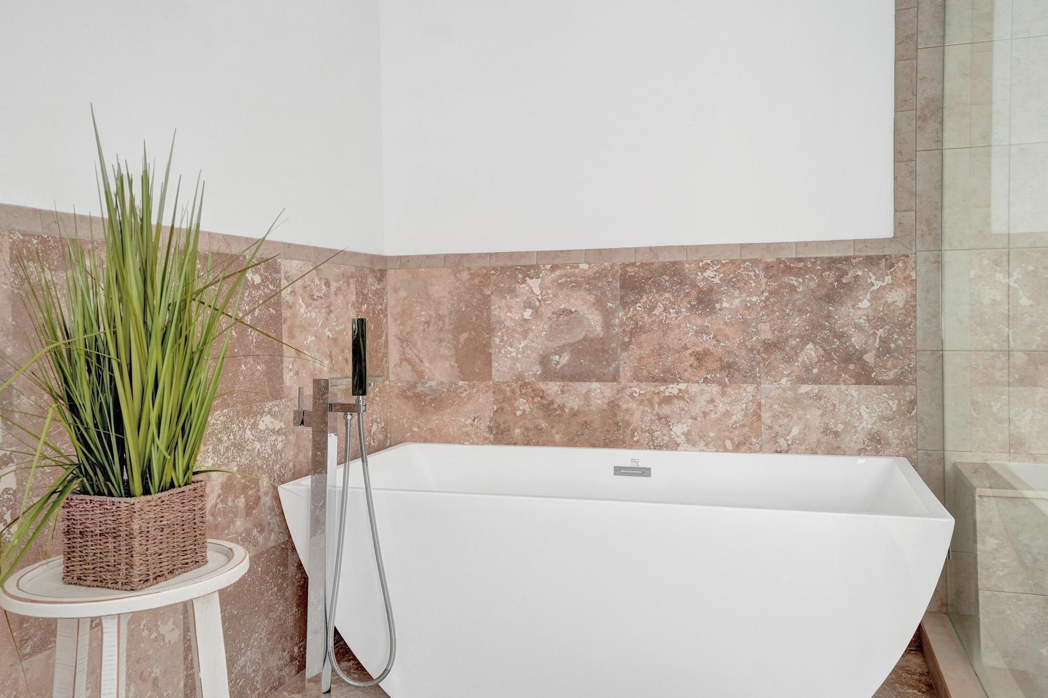 LAS OLAS BY THE SEA EXT - Residential