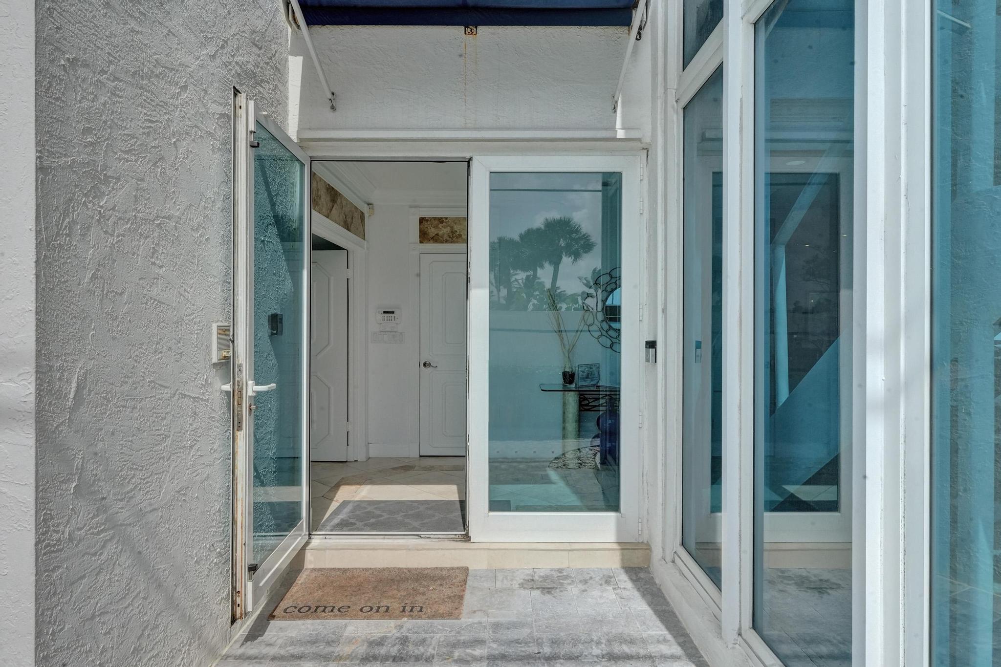 LAS OLAS BY THE SEA EXT - Residential