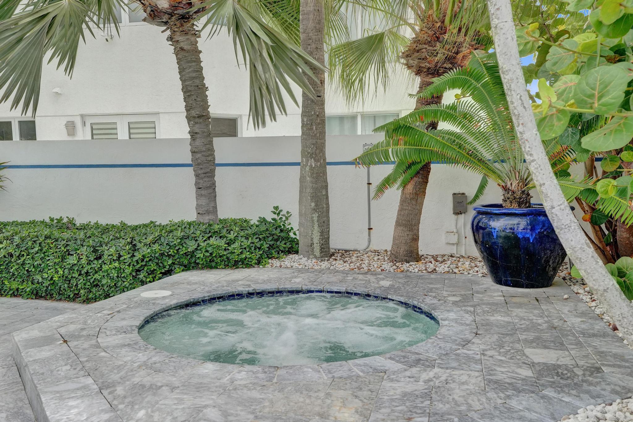 LAS OLAS BY THE SEA EXT - Residential