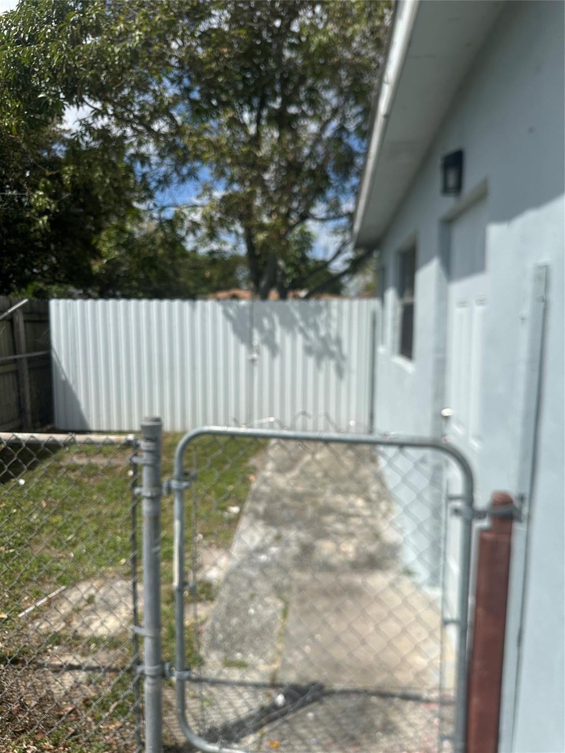 Great efficiency located in the heart of Miramar, near bus stop, Publix, Bravo Supermarket, and all major highways. Utilities are included in the rent. Showings will be available starting June 1, 2026. Call listing agent for further information or to schedule a showing