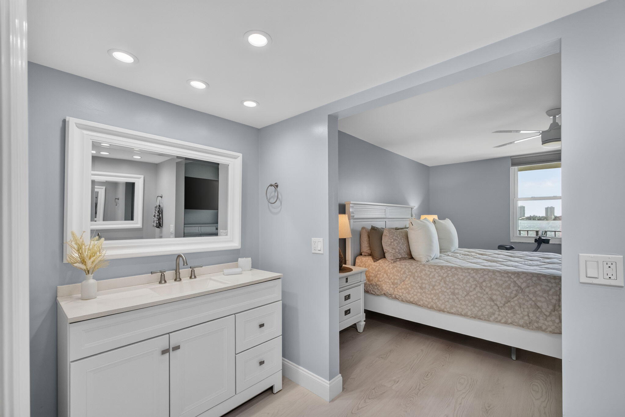 LAKE HARBOUR TOWERS CONDO - Residential