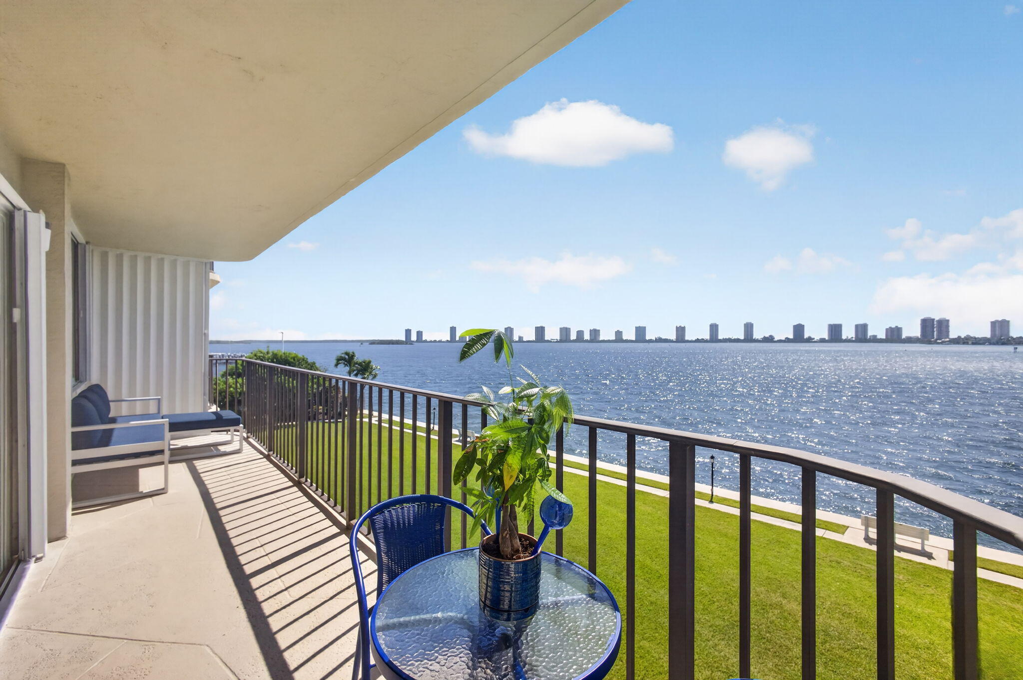 LAKE HARBOUR TOWERS CONDO - Residential