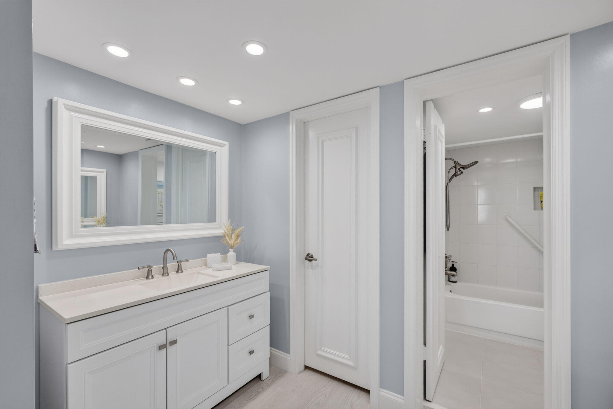 LAKE HARBOUR TOWERS CONDO - Residential